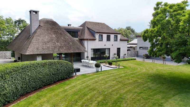 Exclusieve luxe villa 350m² + 120m² bijgebouw-garages op 43 are foto {{pictureIndex}}