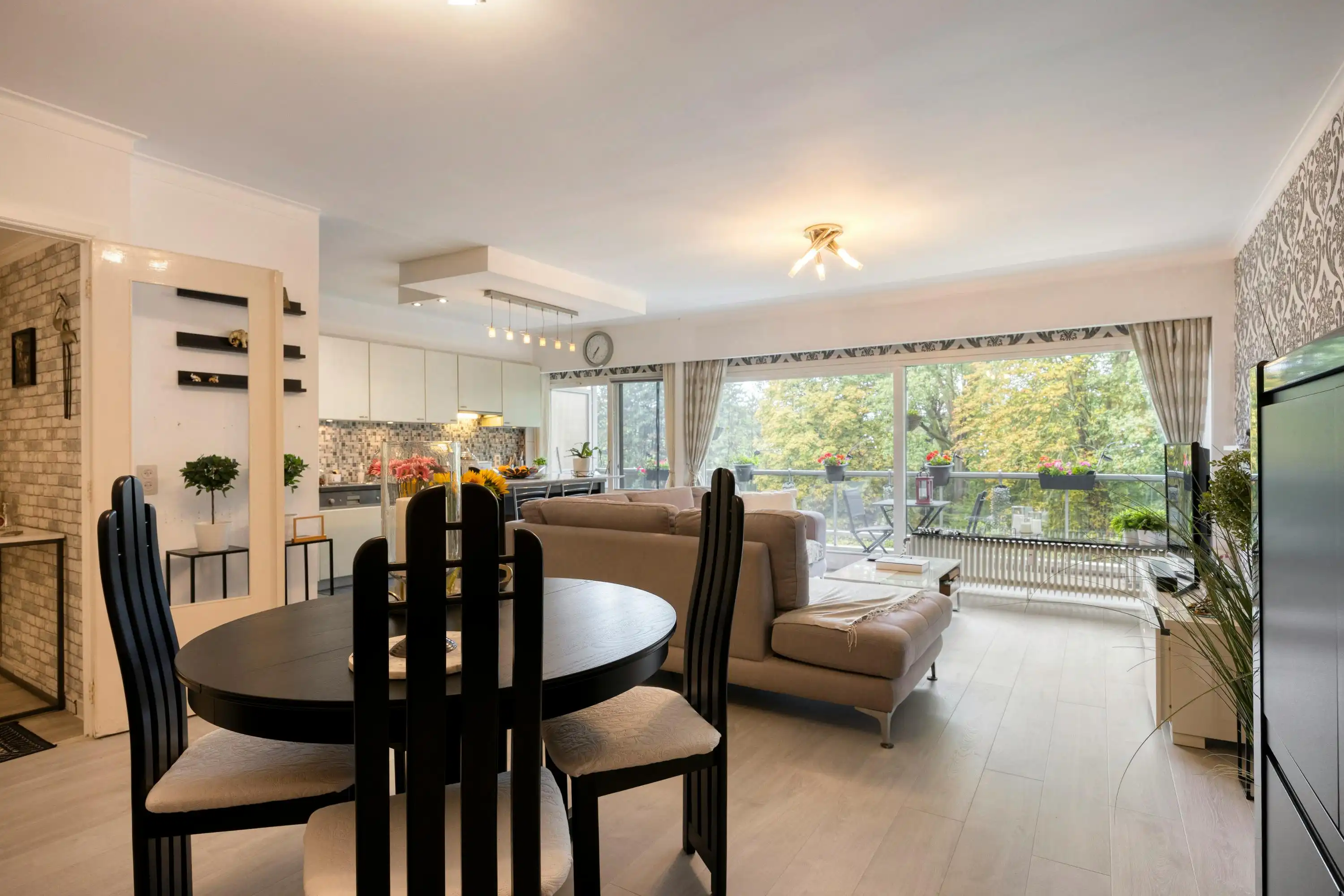 Instapklaar 2-slaapkamerappartement met twee terrassen foto 6