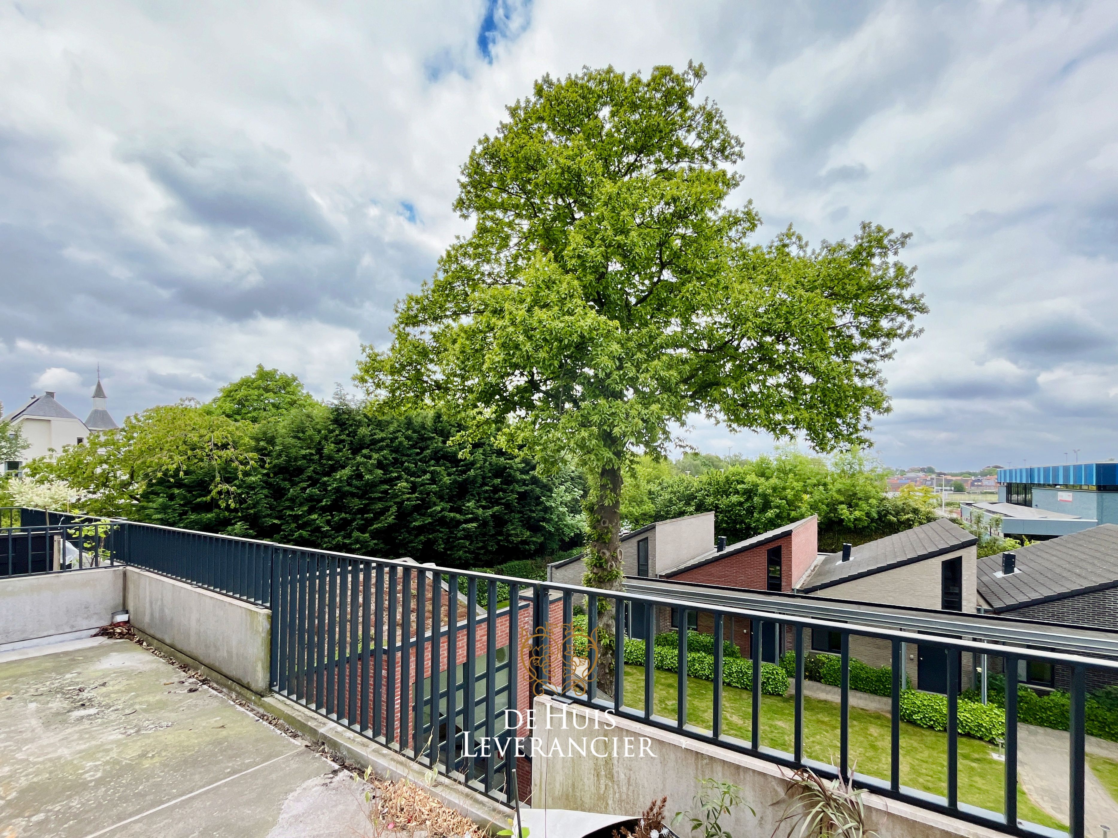 Luxueuze serviceflat met 1 slk en ruim terras foto 4