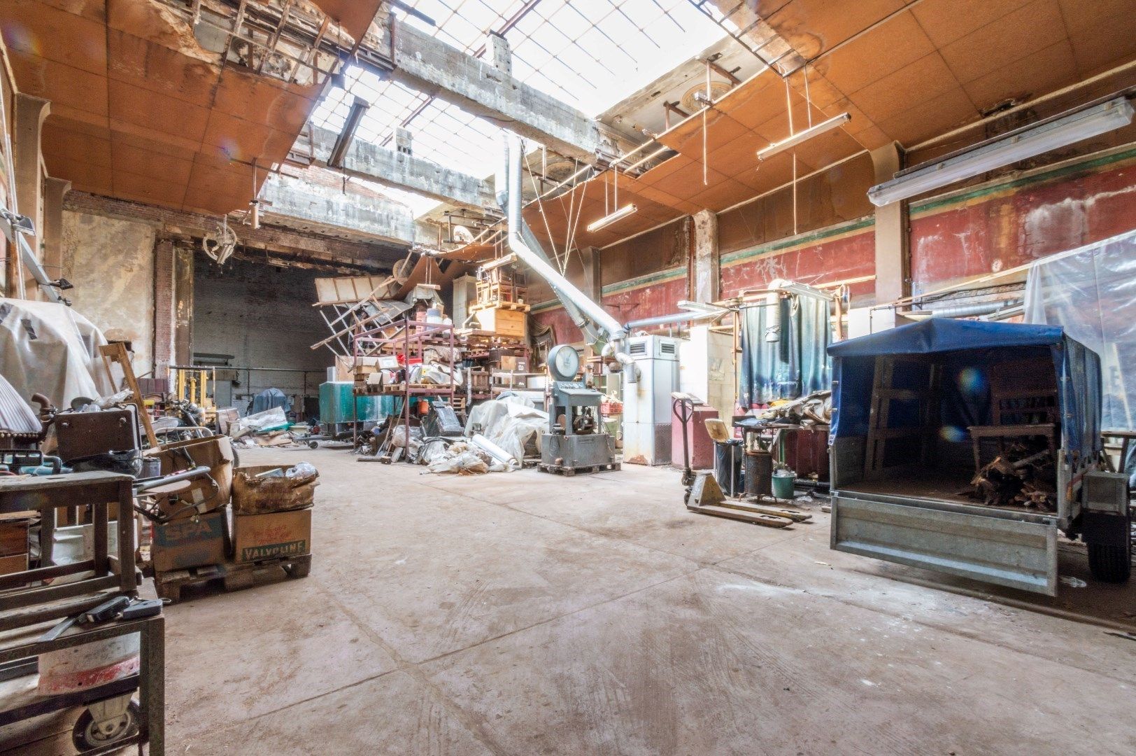 WERKPLAATS/LOODS (472m²) & KANTOOR + APP ! foto 4