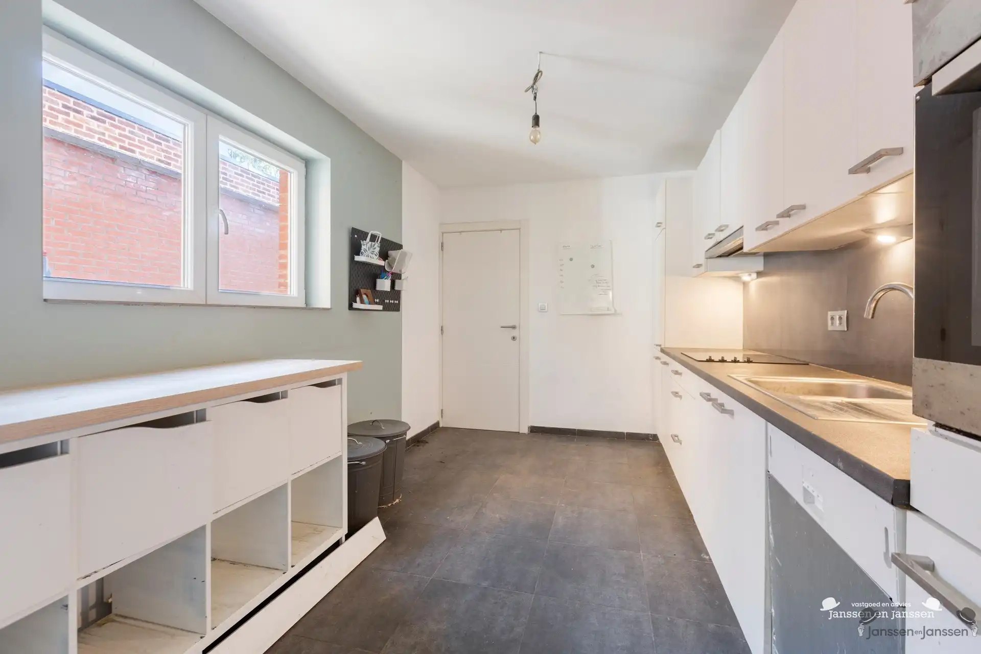 Instapklare rijwoning met 3 slaapkamers, terras en diepe tuin in Hasselt foto 8
