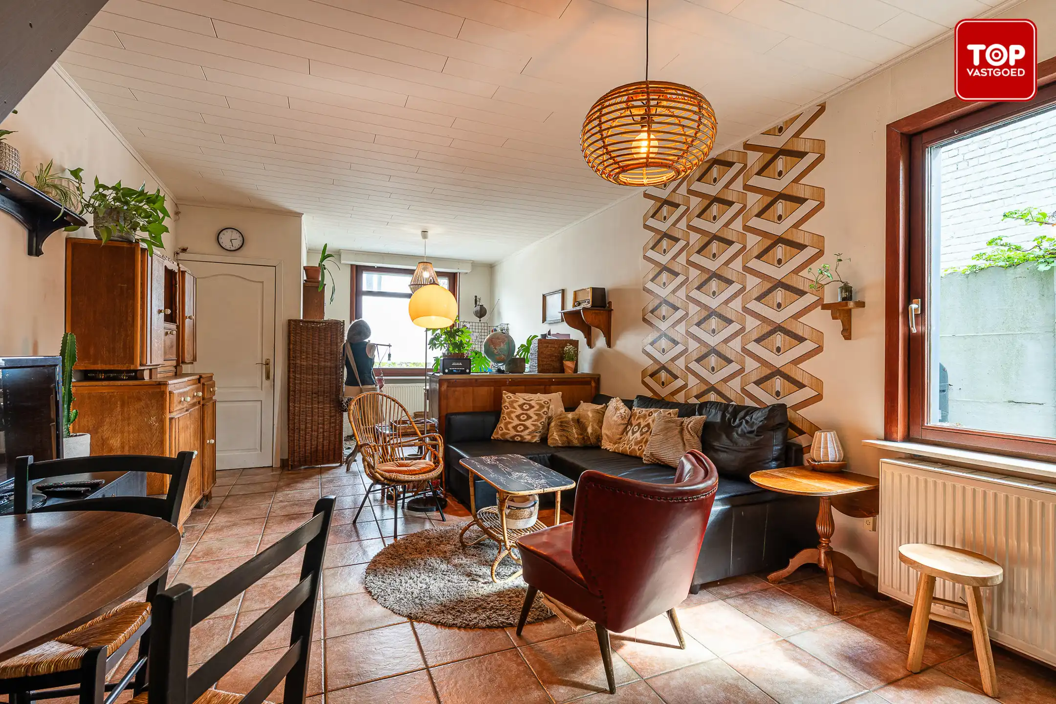 Op te frissen halfopen bebouwing met leuke tuin. foto 4