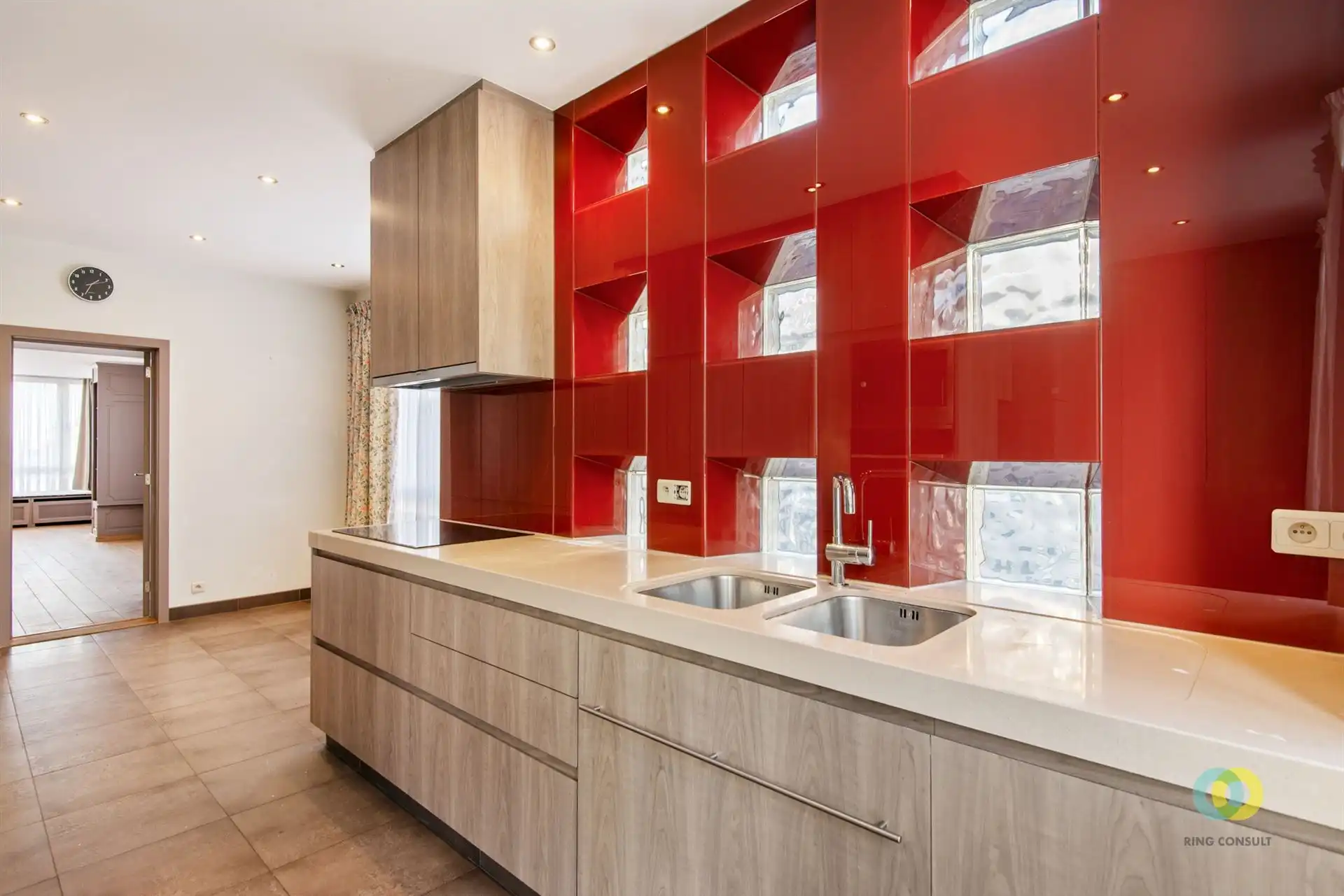 Zeer ruim appartement met groot terras foto 4