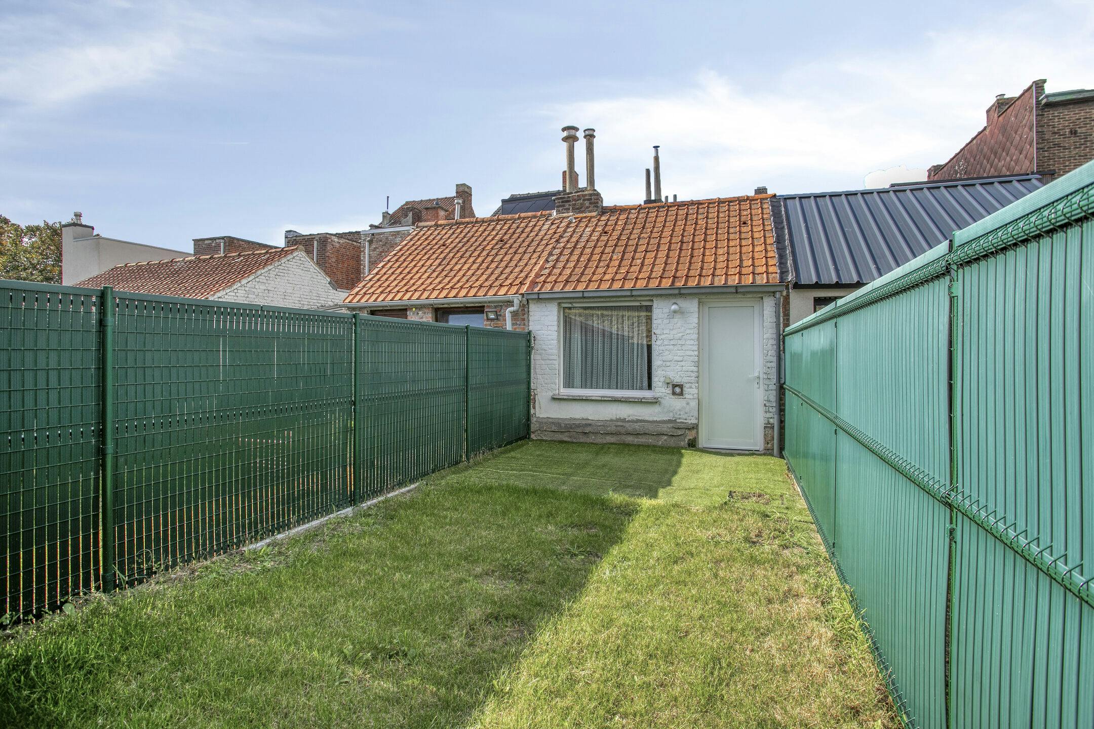 Te renoveren huis met 2 slaapkamers te koop in Kortrijk!  foto 9
