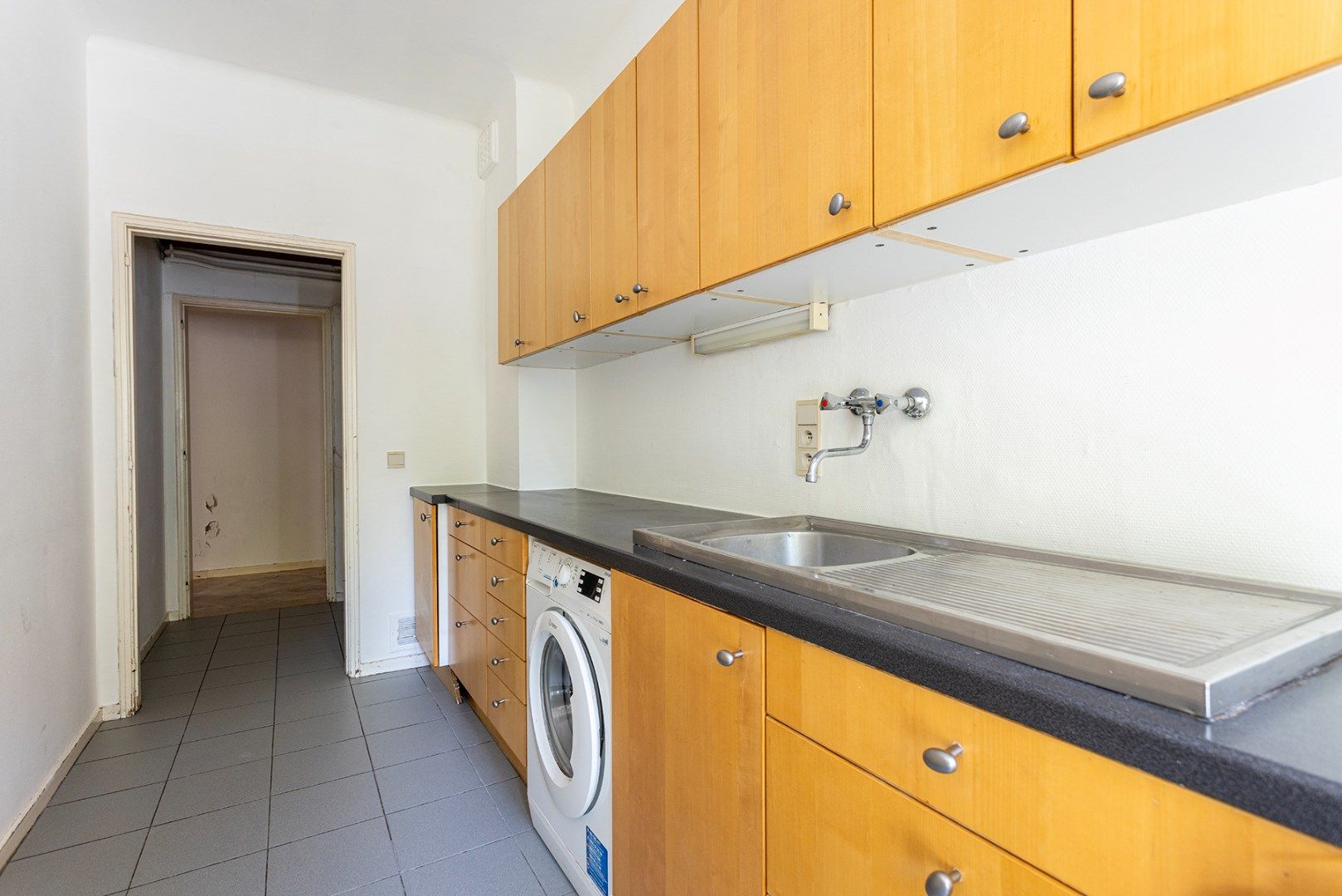 Te renoveren 2-slaapkamer appartement (107m²) met twee terrassen!  foto 2