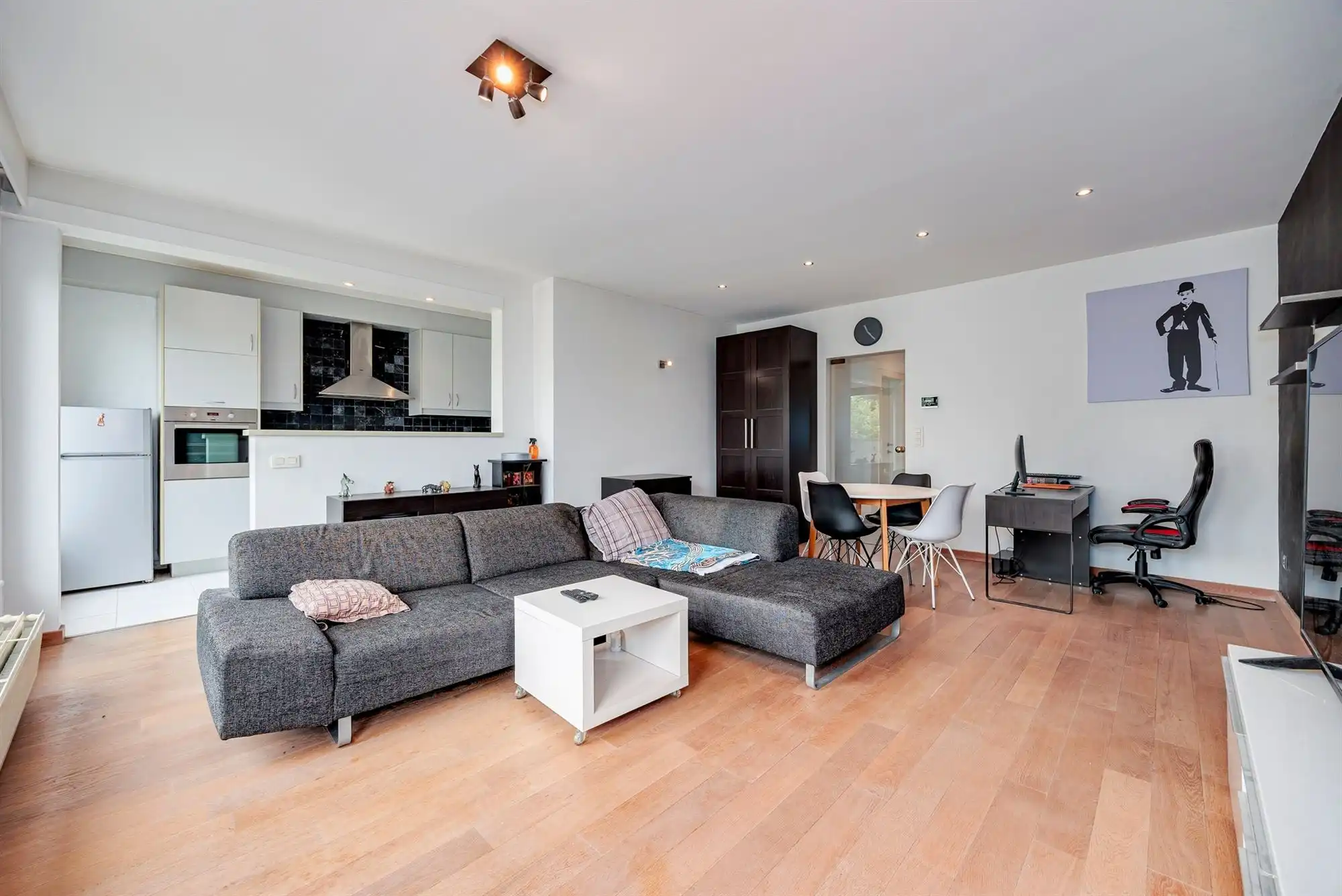 2 slpk appartement met terras te Merksem foto 4