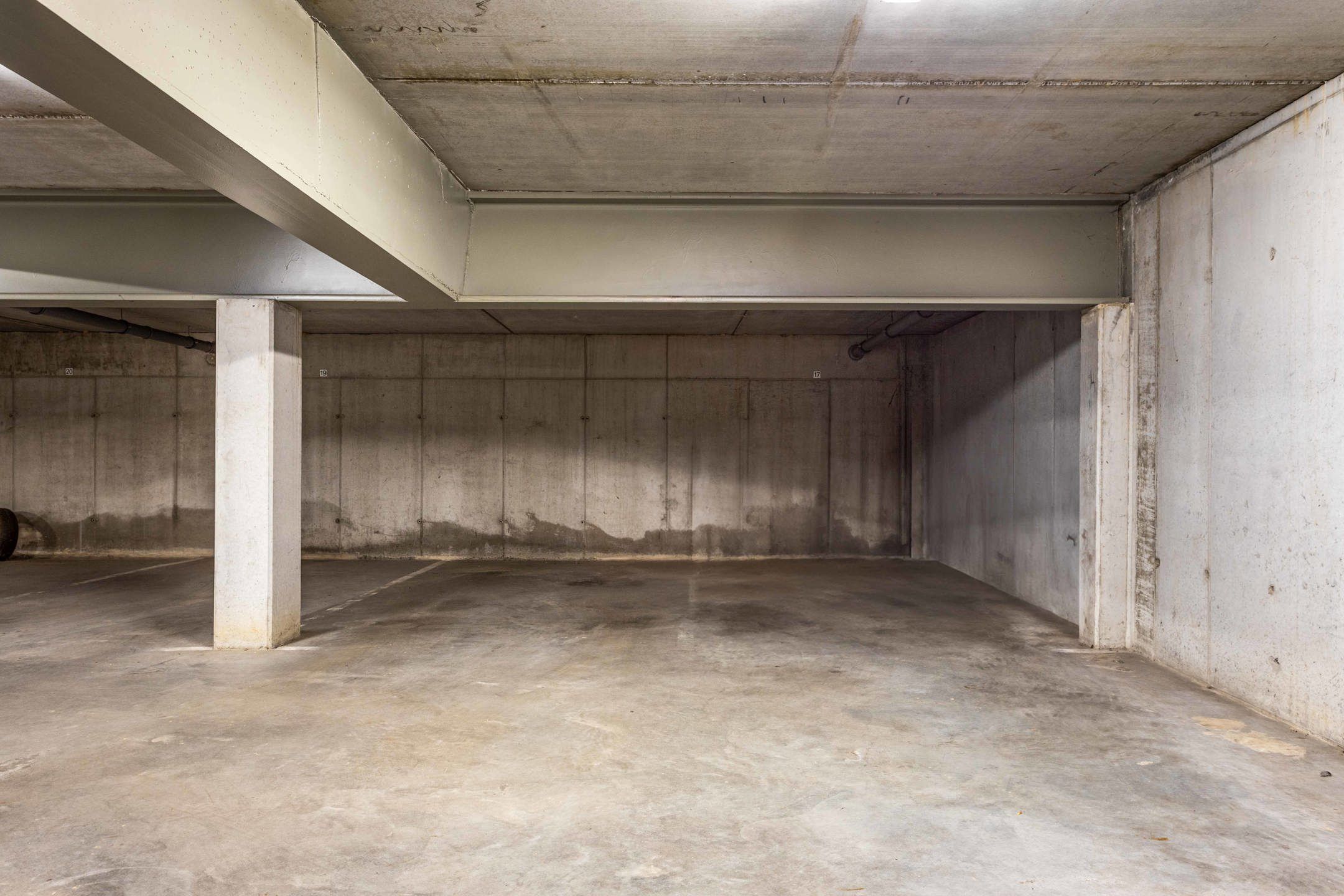 Ruim appartement 163 m² + 2 staanplaatsen & terras foto 22