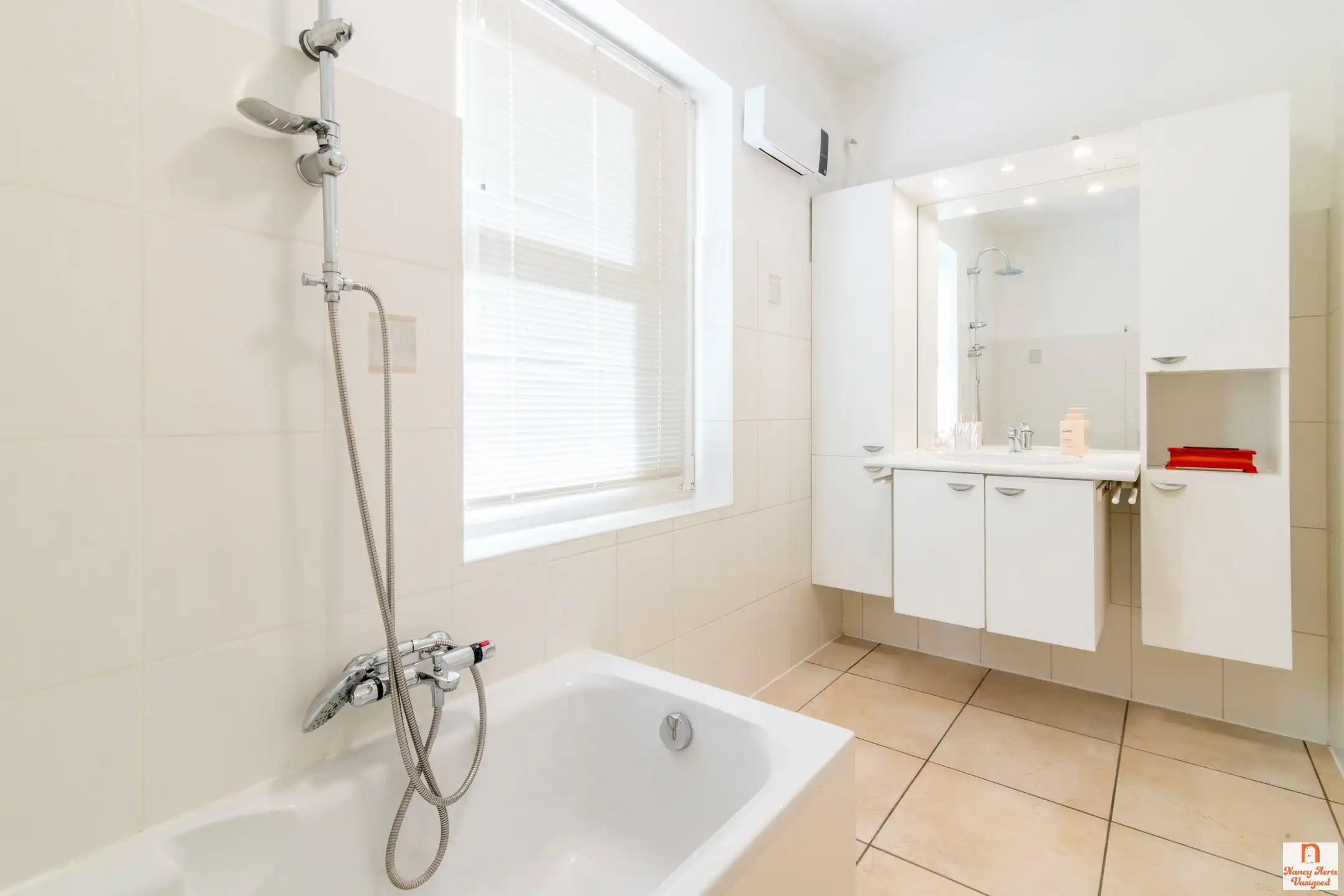 Gelijkvloers appartement met aparte ingang en privétuin foto 21