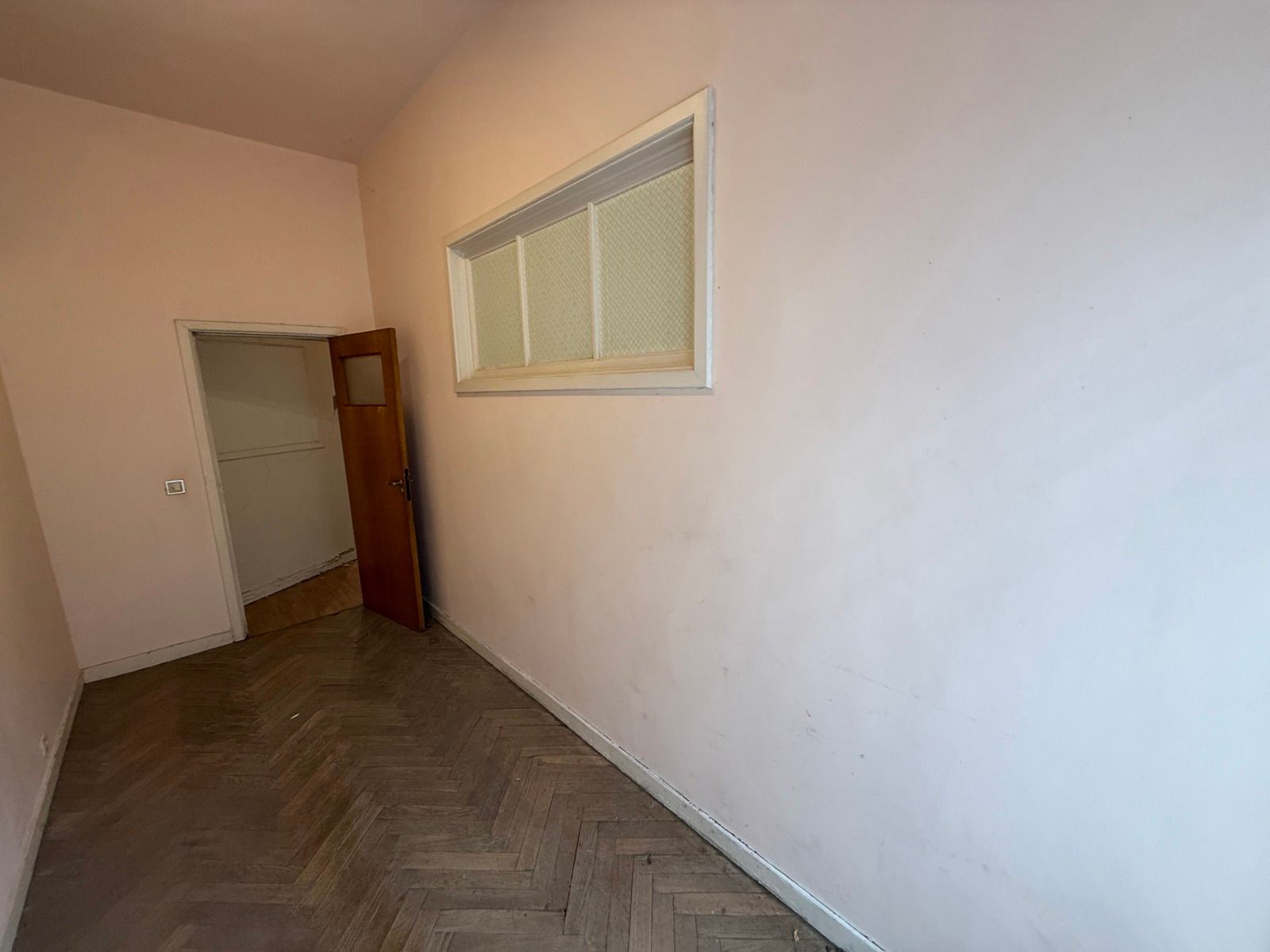Te renoveren gelijkvloers appartement met 2 slaapkamers foto 11