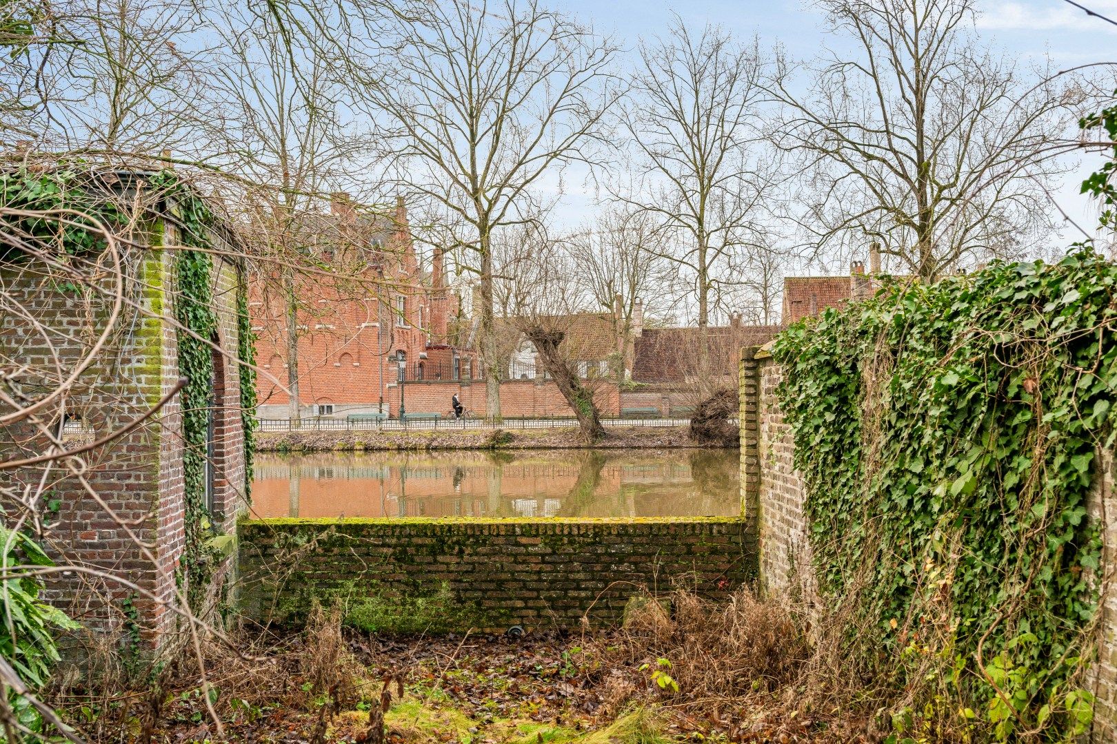Unieke en idyllische hoekwoning nabij Minnewaterpark en historisch Brugge foto 23