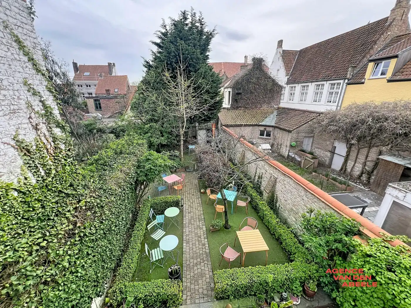 Centraal gelegen handelswoning met 4 slaapkamers en riante tuin  foto 20