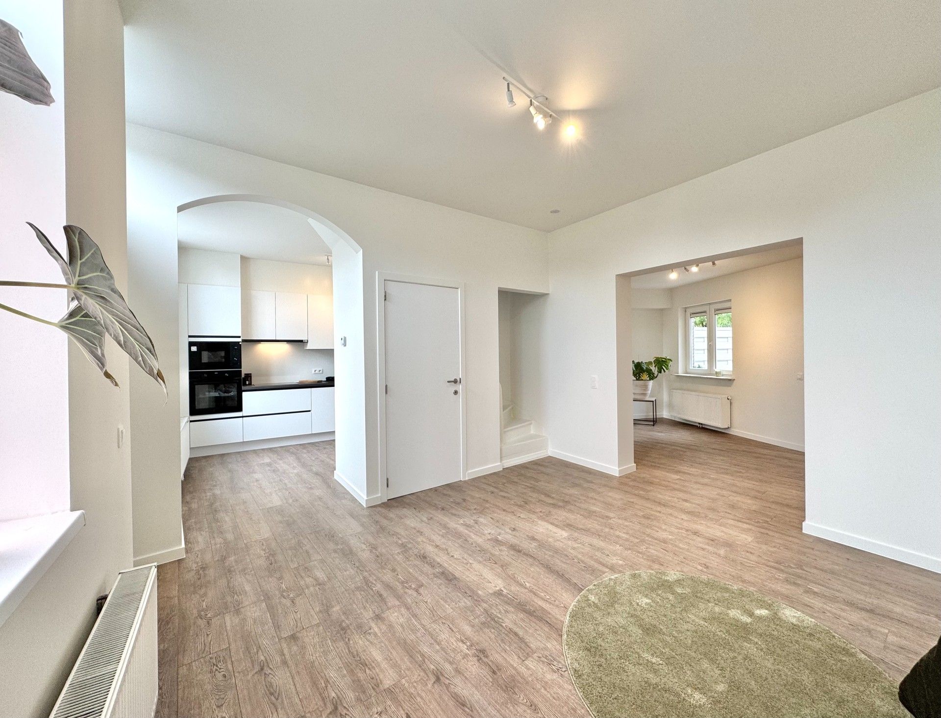 GERENOVEERDE WONING MET 3 SLPKS, TERRAS EN PARKING foto 6