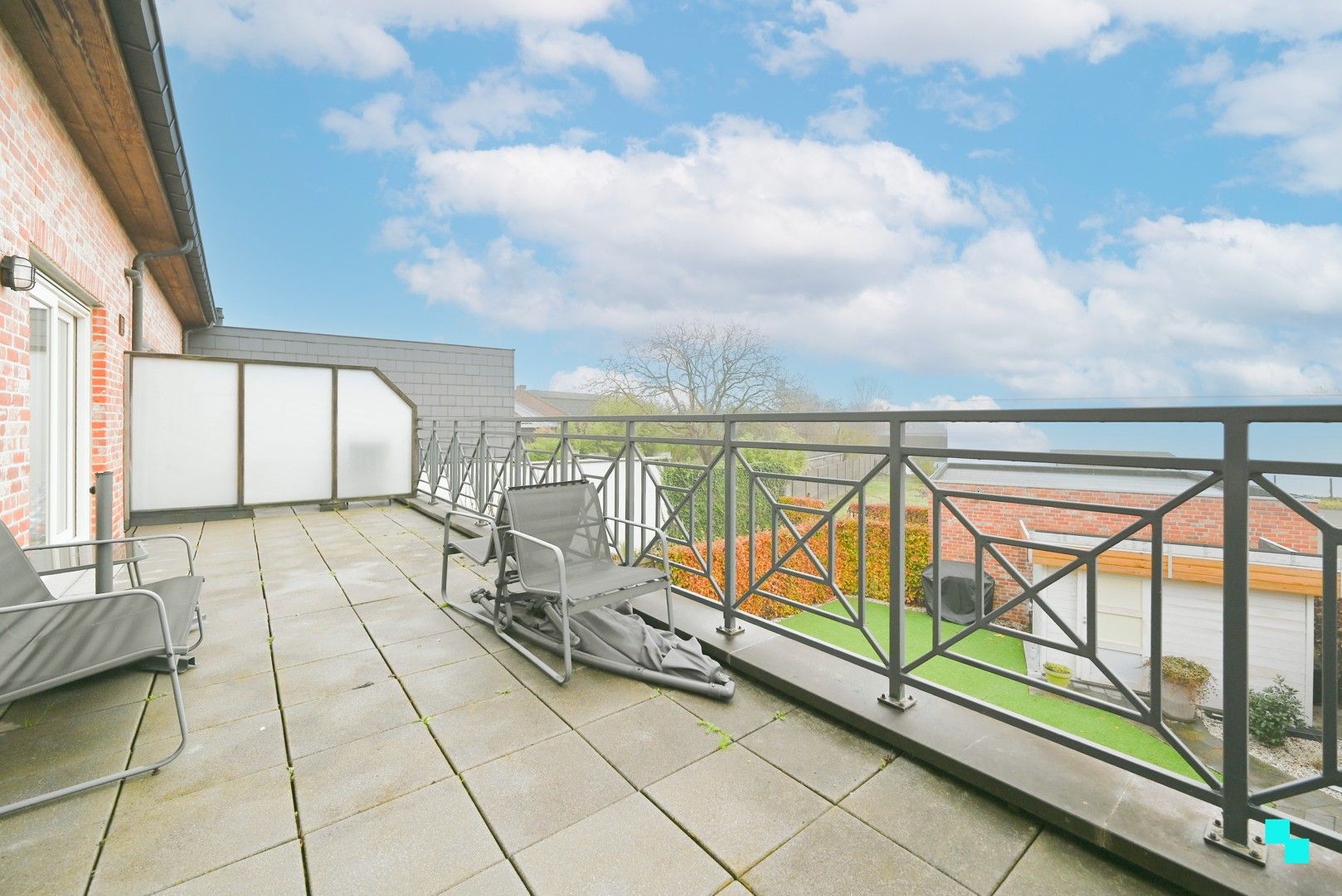 Appartement met ruim terras nabij centrum Oostrozebeke foto 8