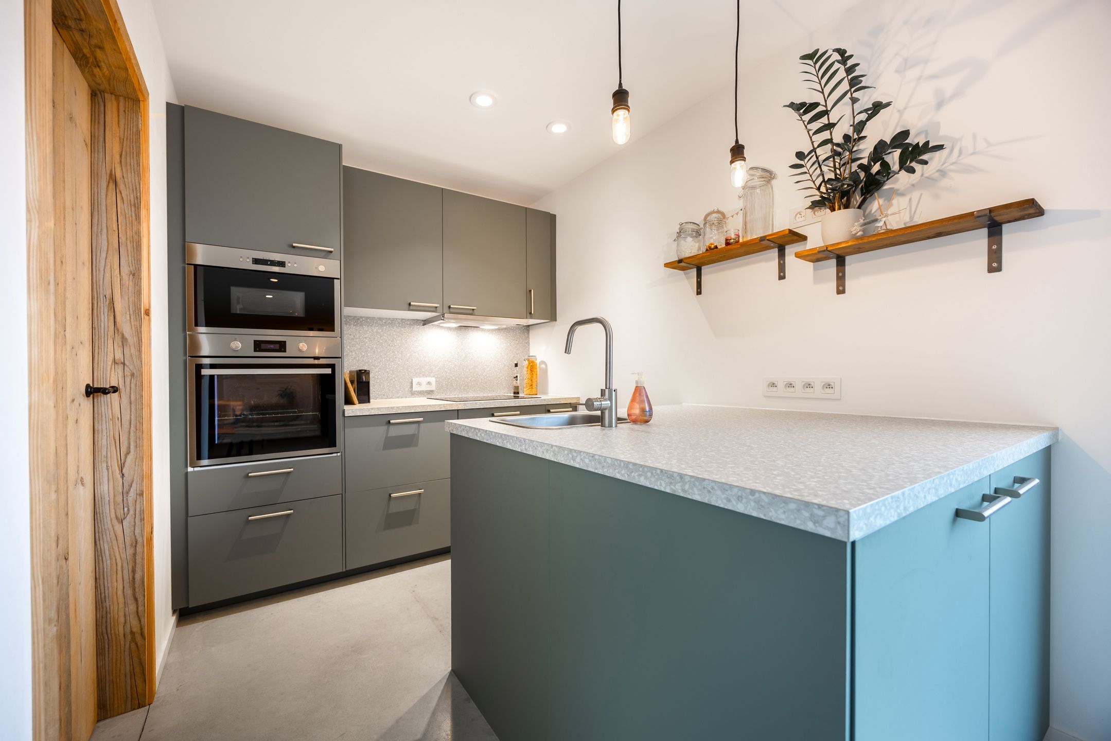 Langgevelhoeve met bijgebouw op rustige landelijke locatie foto 6