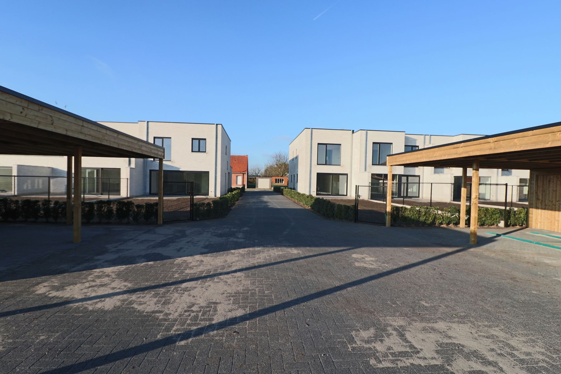 Woning met 4 slaapkamers en fietsenberging/carport op perceel van ca 327m² foto 24