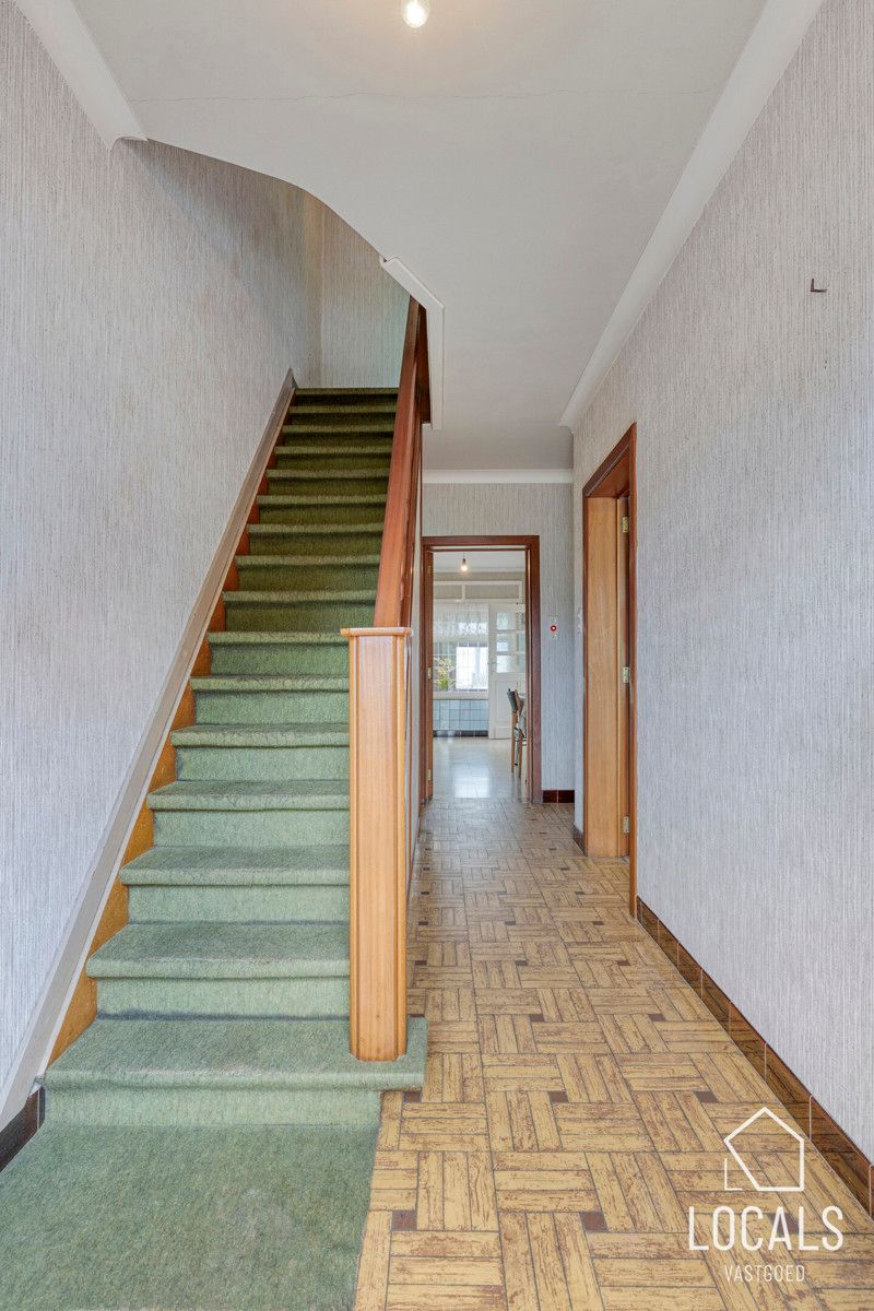 Te renoveren gezinswoning met 3 slaapkamers, tuin en garage  foto 4