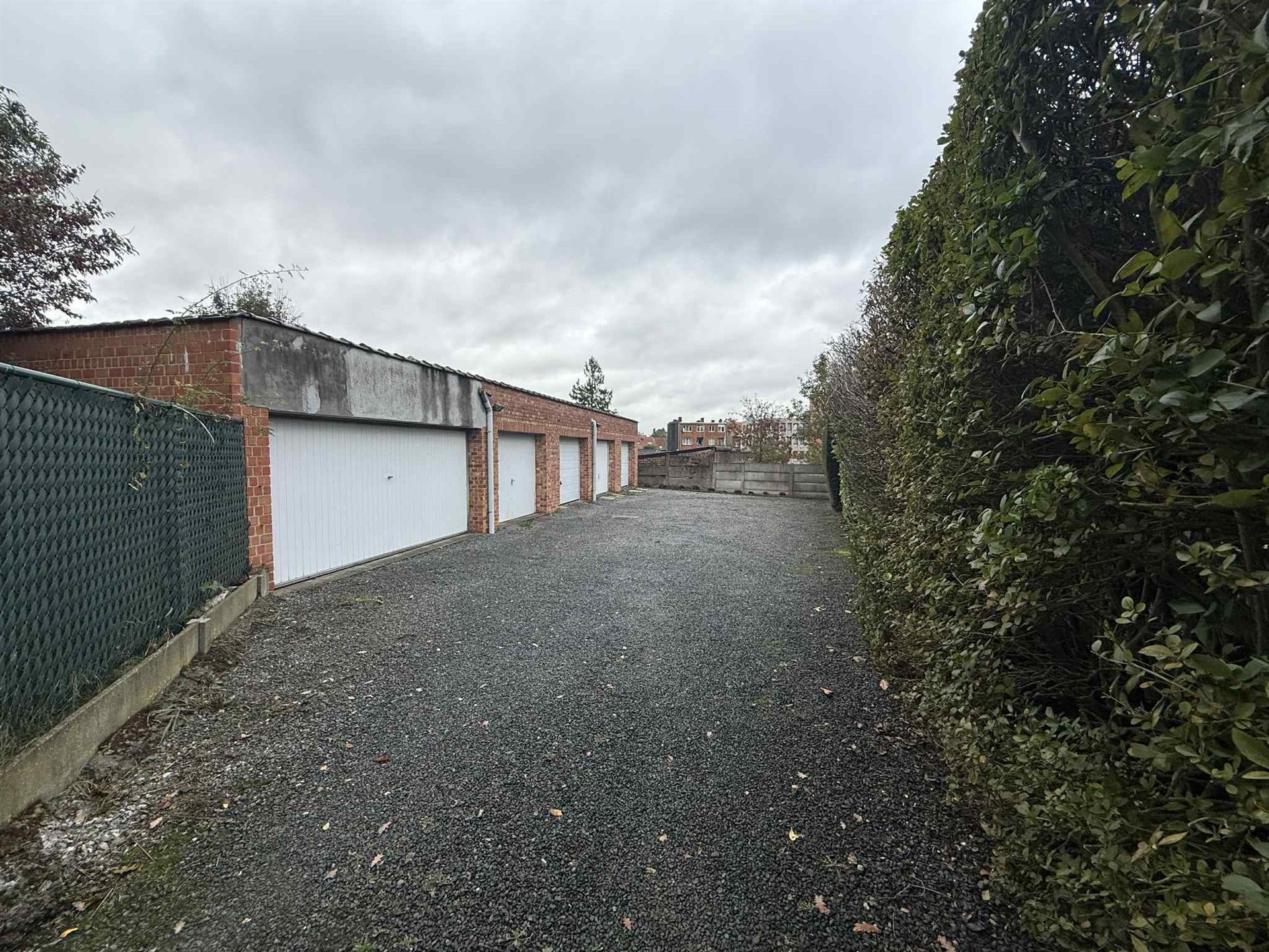 Ruime garage  met afstandsbediening. foto 6