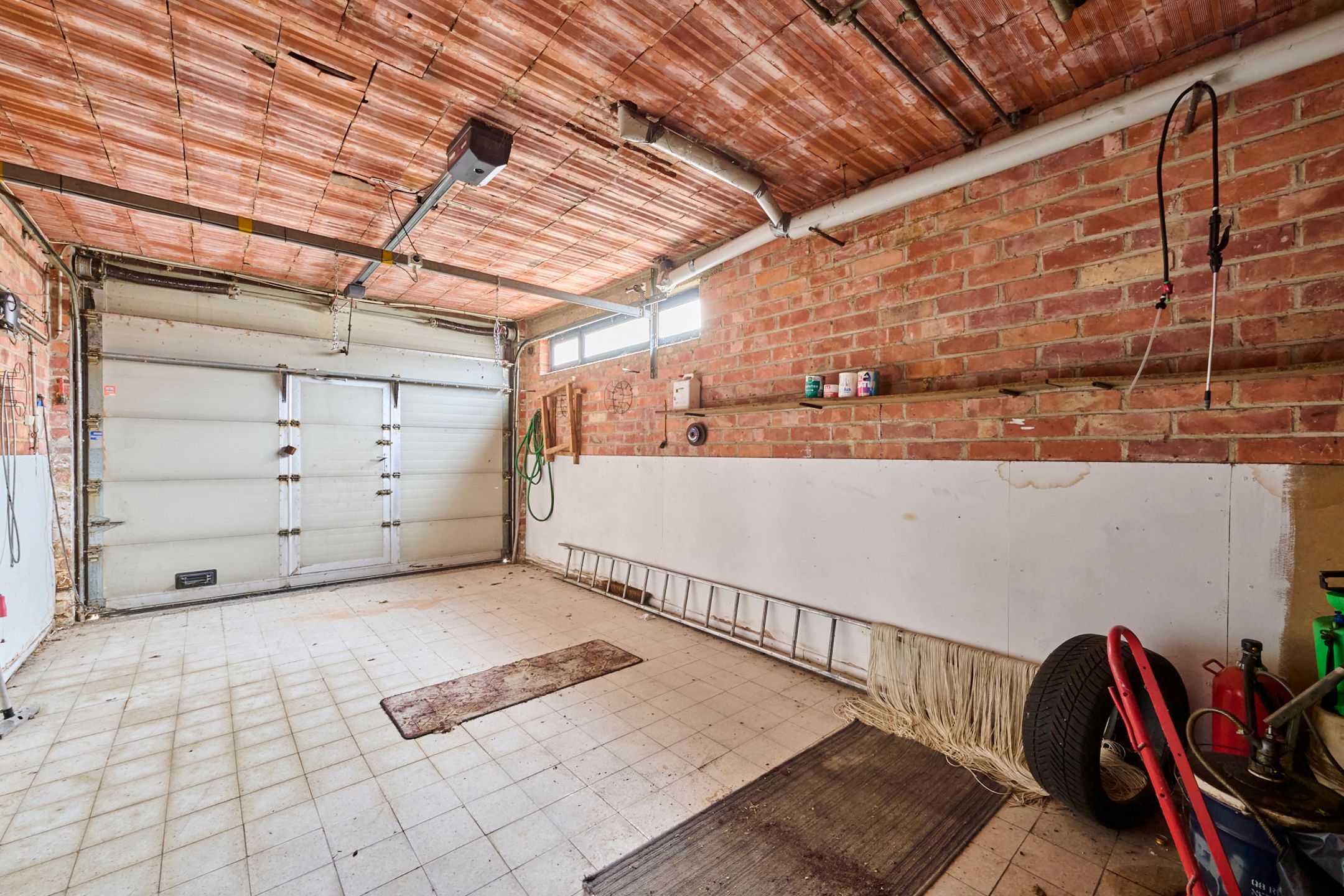 RUSTIG GELEGEN TE RENOVEREN WONING OP 10A 07CA NABIJ CENTRUM foto 11