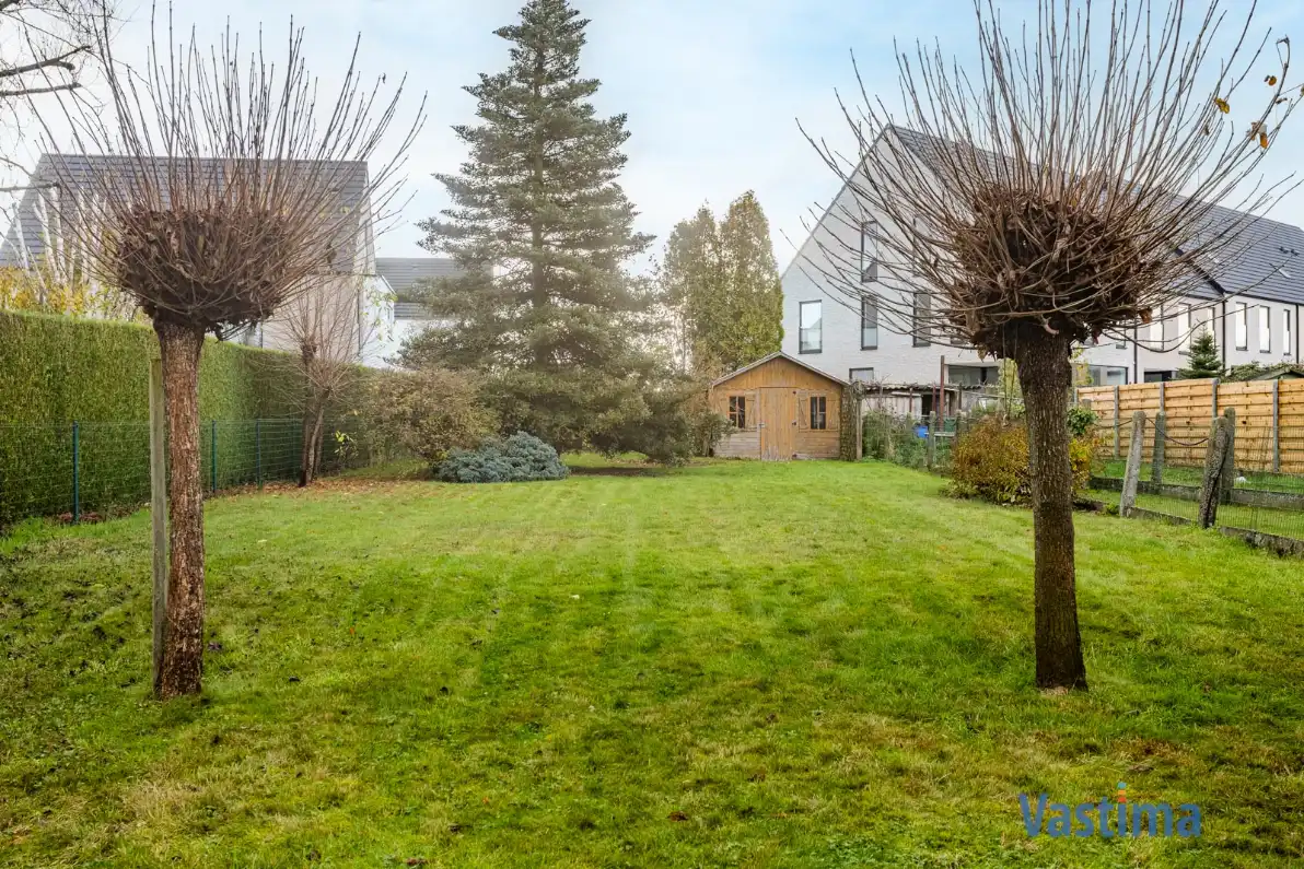 Ruime halfopen gezinswoning met praktijkruimte en tuin foto 28