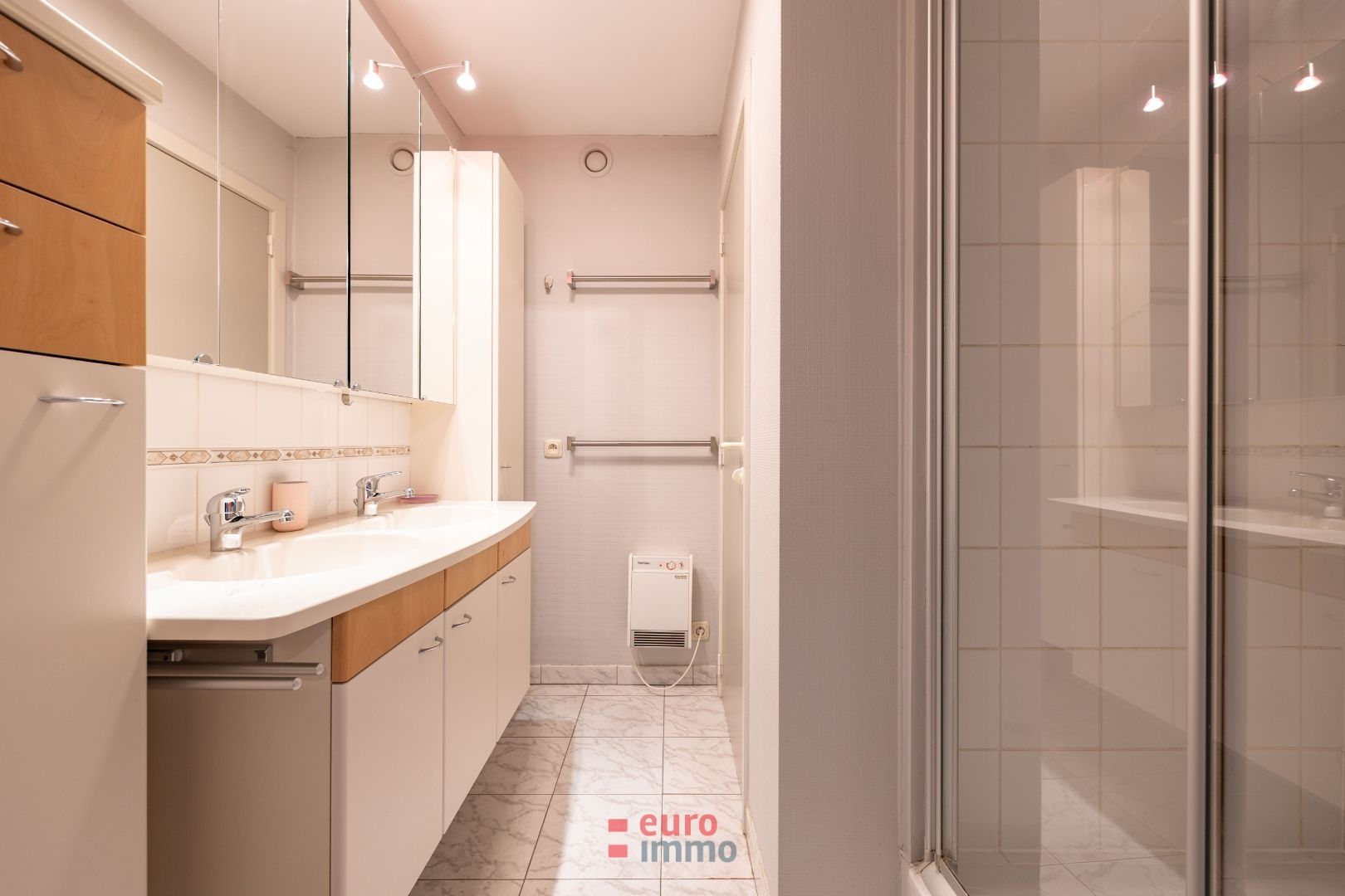 Ruim en lichtrijk appartement in de winkelstraat van Nieuwpoort foto 10