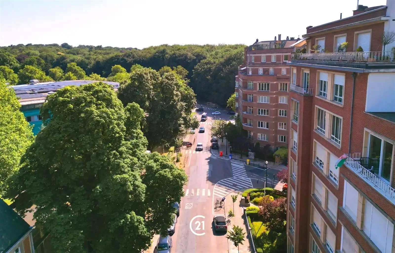CAMBRE – Uitzonderlijk luxueus gelijkvloersappartement met tuin tegenover Ter Kamerenbos

  foto 4