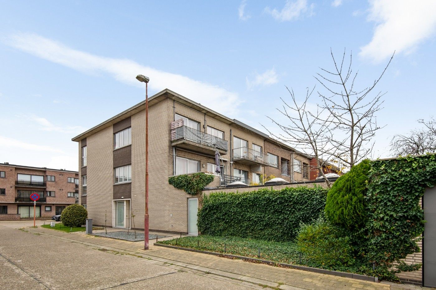 Tof, ruim app. op 2e verd. met 3 slpk. en garage foto 19