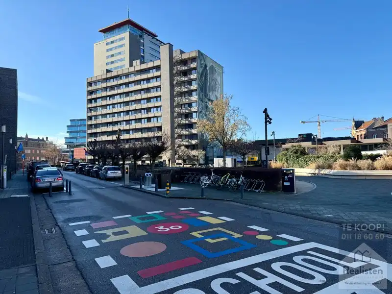 Totaal vernieuwd 2 slaapkamerappartement in hartje Hasselt foto {{pictureIndex}}