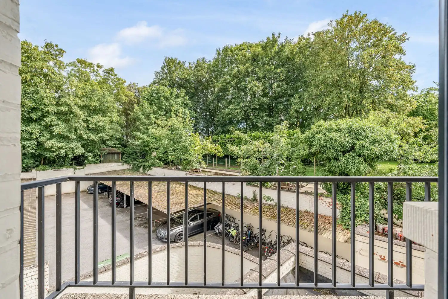 Prachtig gerenoveerde en gemeubelde studio met een terras, een kelder en een autostaanplaats nabij het UZ Gasthuisberg te centrum Leuven! foto 9
