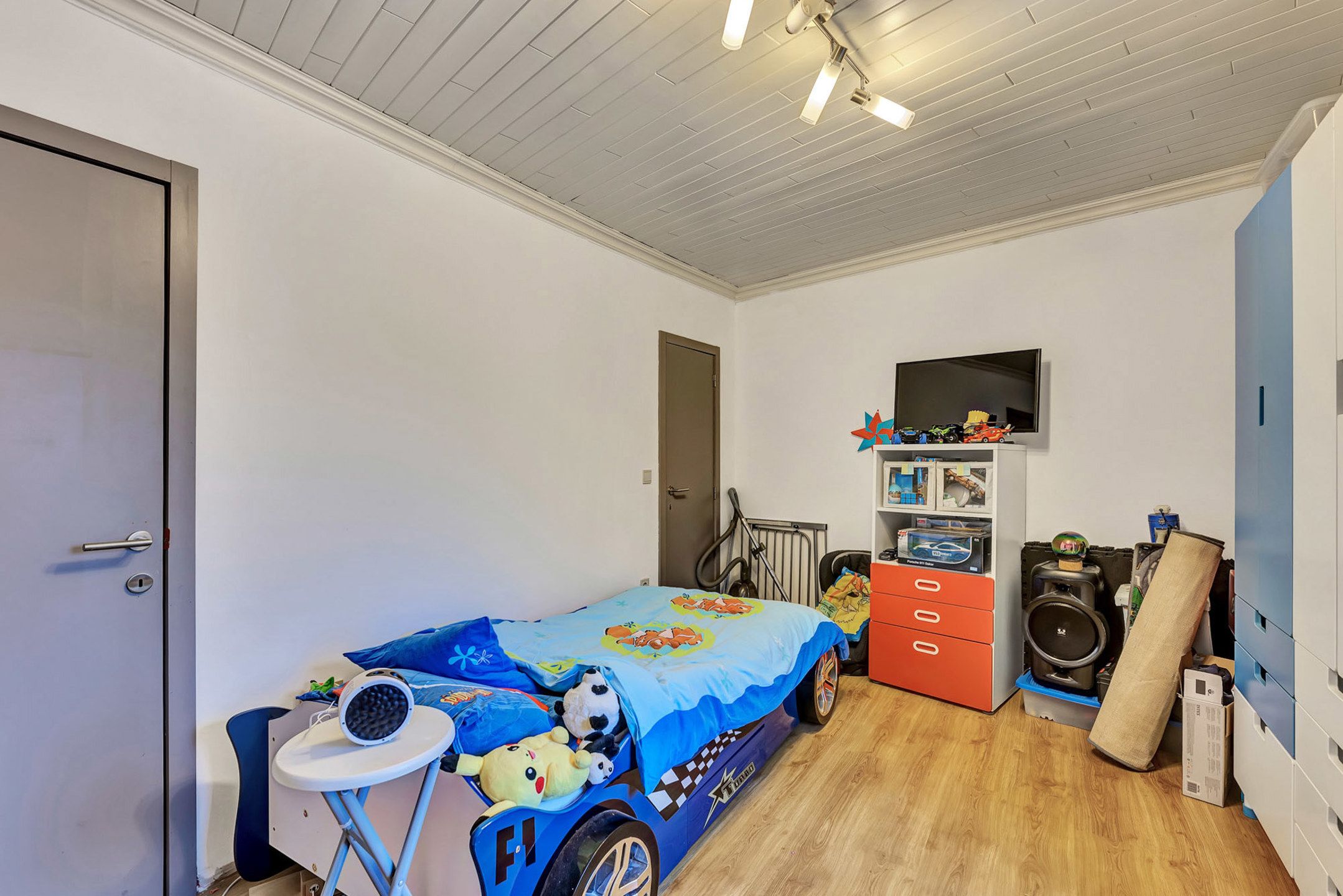 Gesloten bebouwing met 4 slaapkamers en tuin foto 11