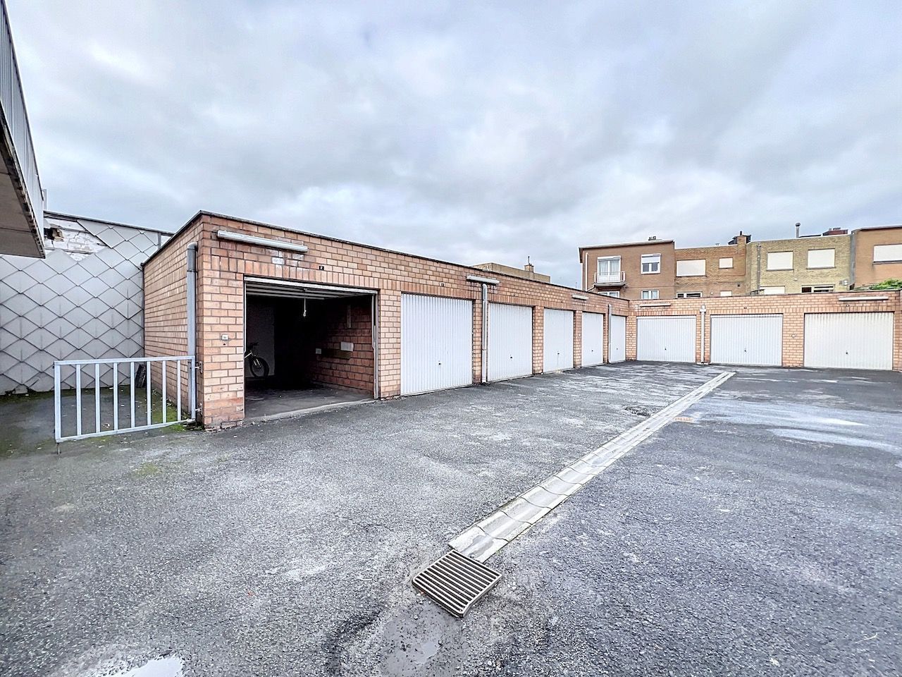 Gesloten garagebox ter hoogte van de Westkapellestraat in Heist foto 5