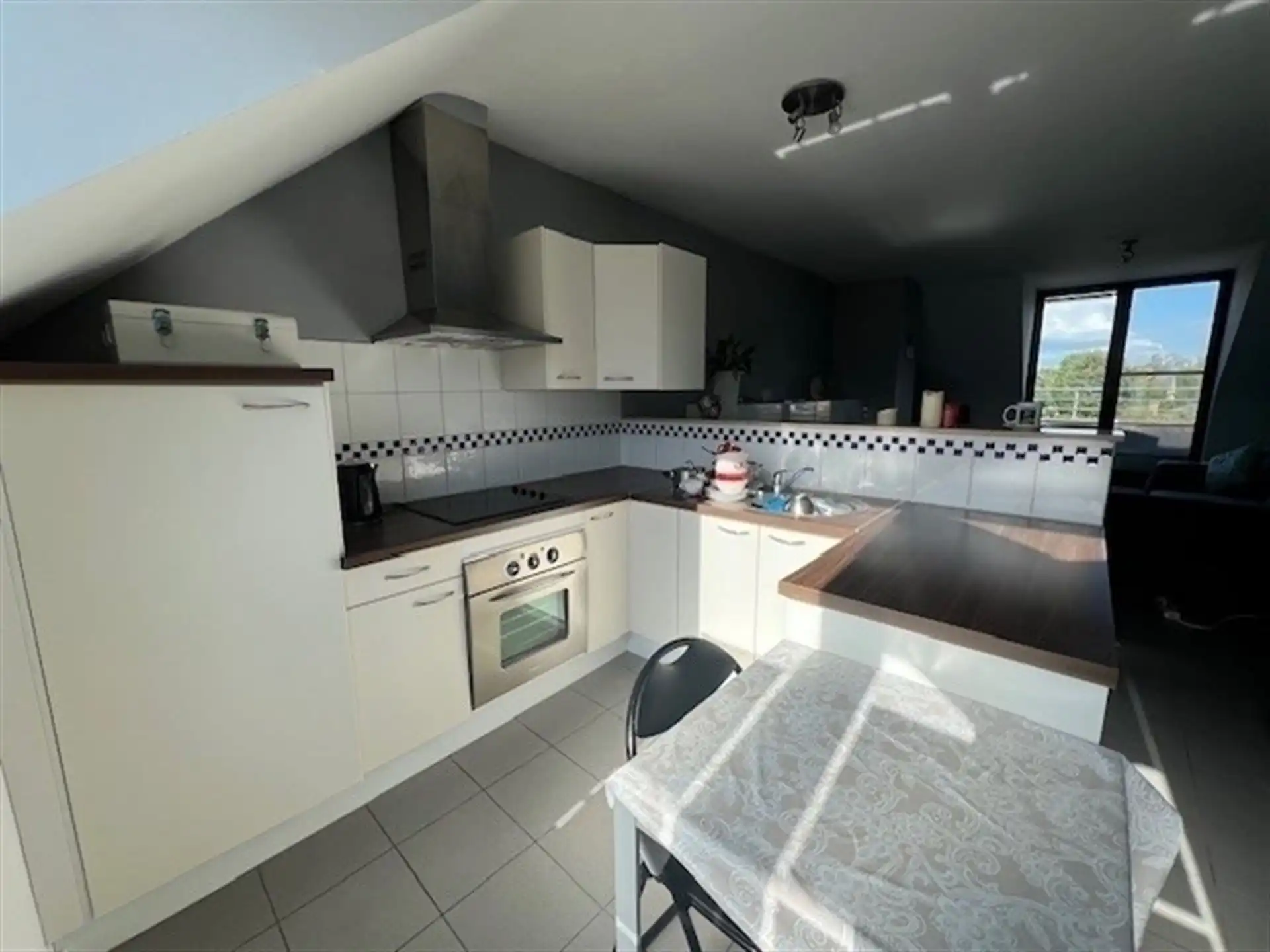 Centraal gelegen appartement met ruim terras! foto 4