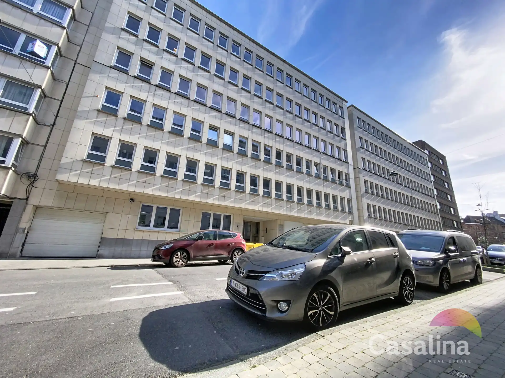 Ruime kantoorruimtes van 564 m², ideaal gelegen met parkings foto 14