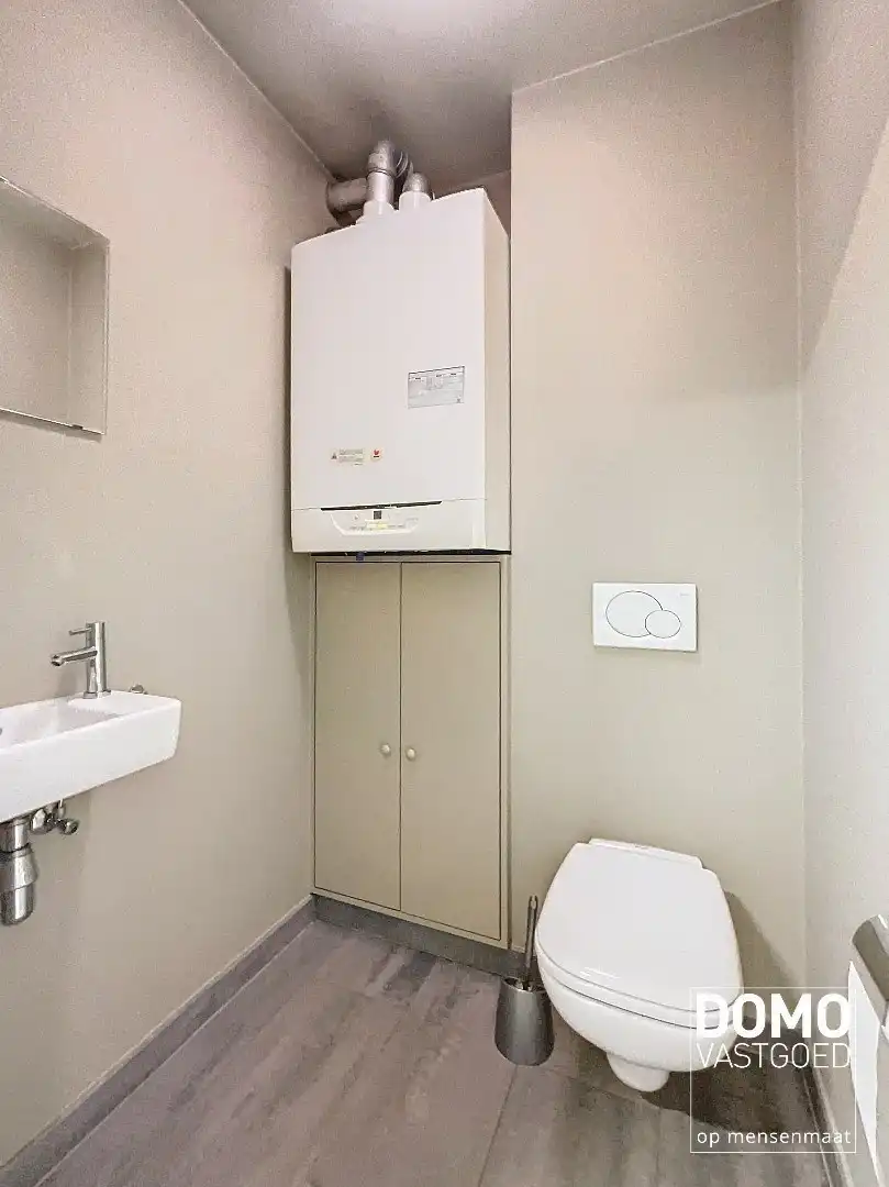 KANTOOR/PRAKTIJKRUIMTE TE HUUR IN CENTRUM KERMT MET ONDERGRONDSE AUTOSTANDPLAATS foto 12