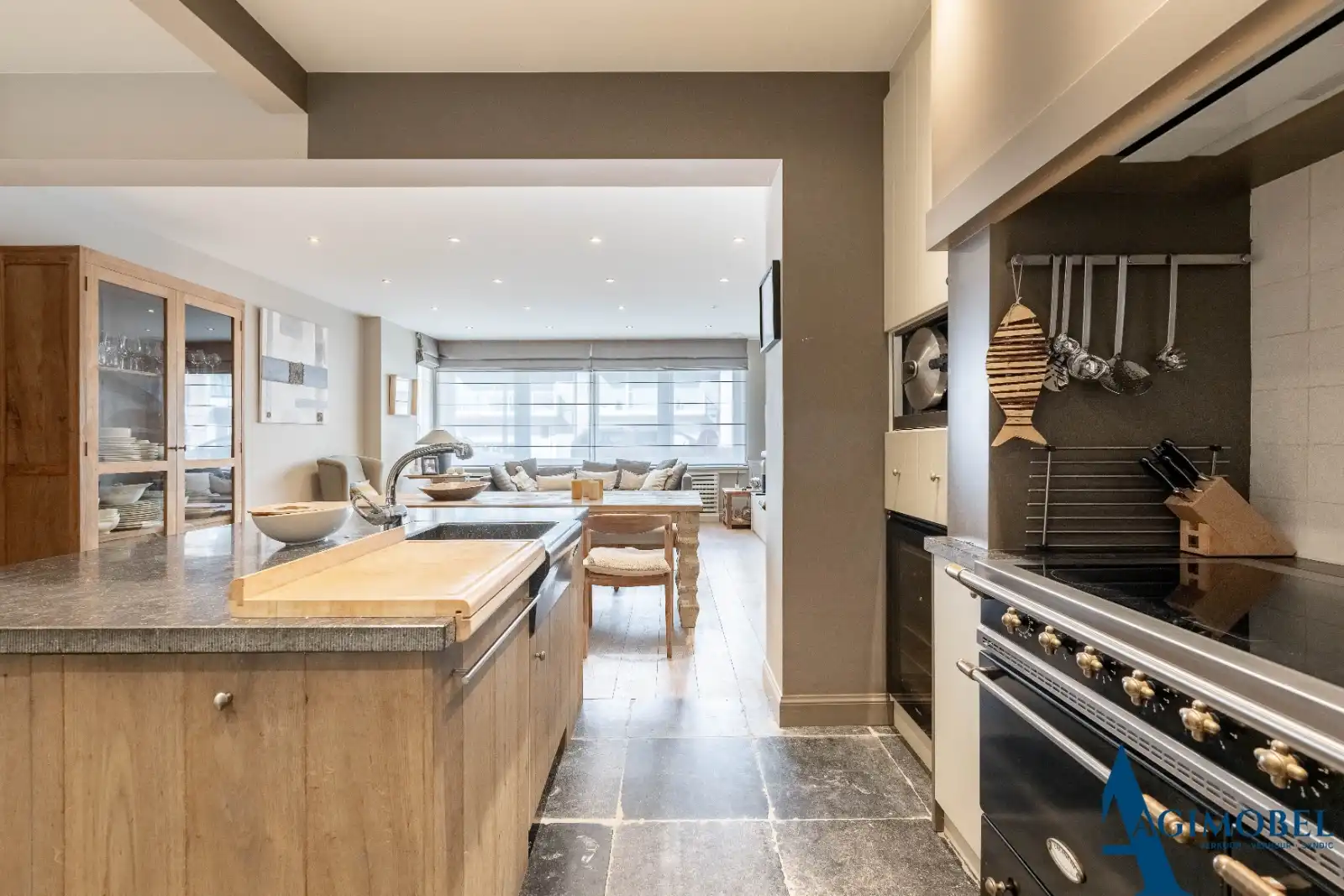 Beleef een vakantie aan zee met landelijke charme  in dit ruim appartement met terras/koer en 3 grote slaapkamers, 200m van het strand. foto 7