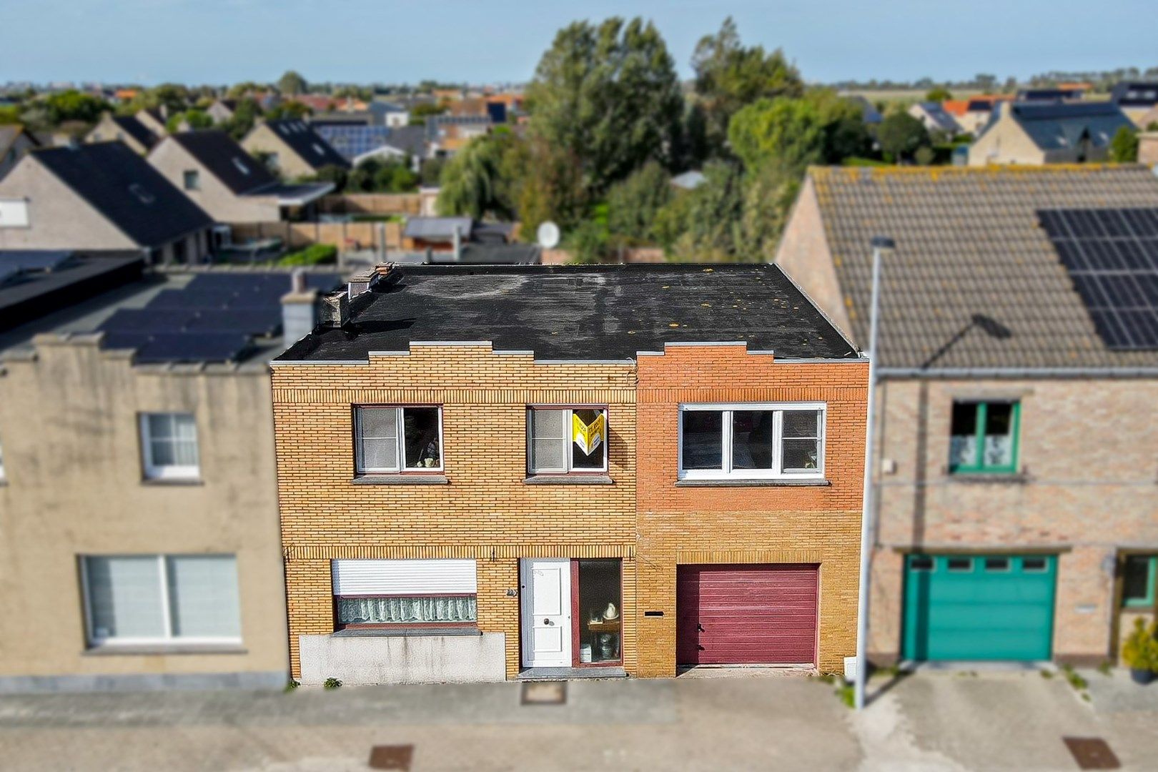 Rustig gelegen woning met garage, tuin en 5 slaapkamers foto 2