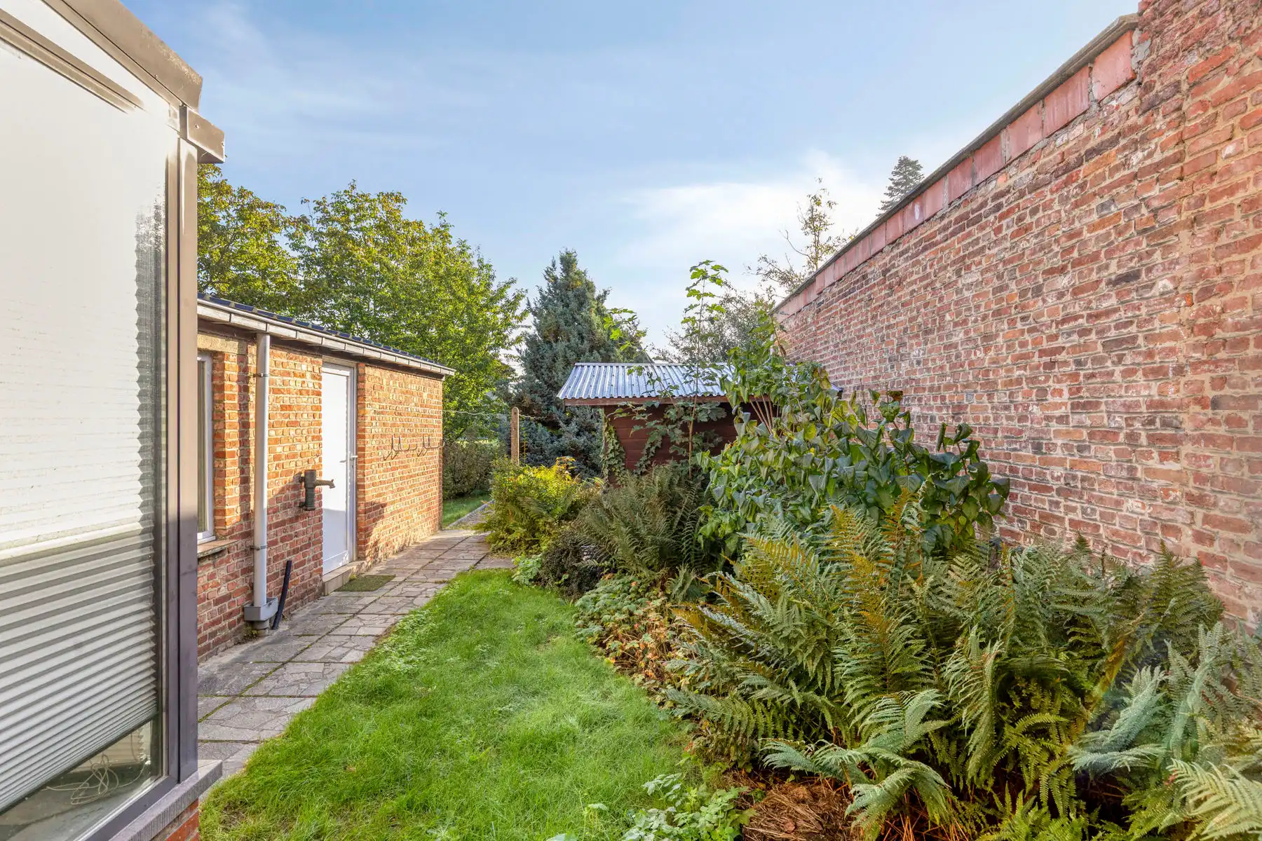 Halfopenbebouwing met tuin, garage en zonnige tuin foto 16