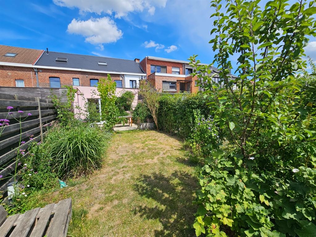prachtig gerenoveerde en bemeubelde woning foto 14