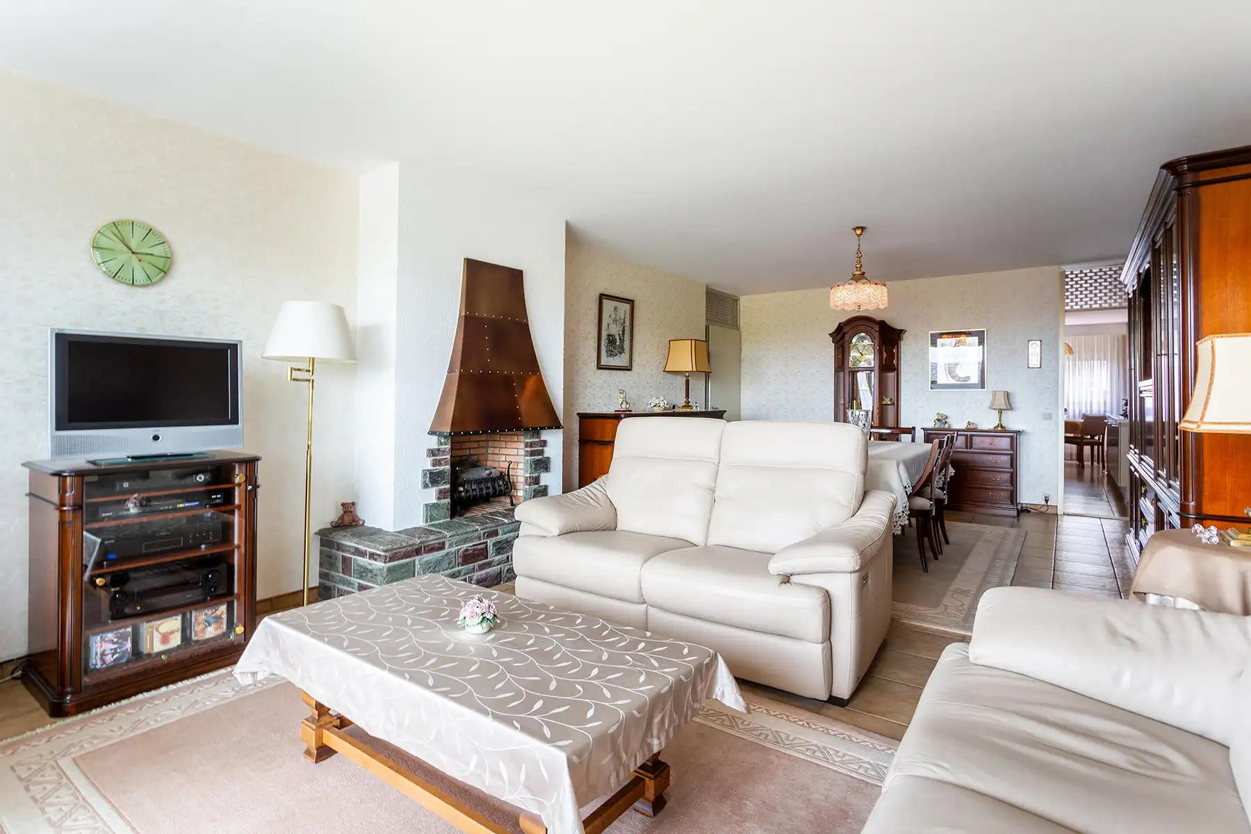 SALES & RENT back. Ruim 3 slpk appartement met terras en P foto 5