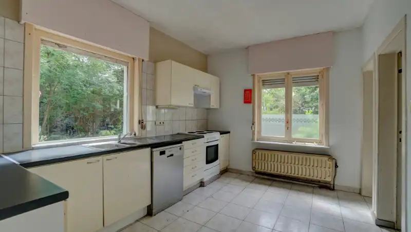 Te renoveren charmant landhuis van 235m² + dubbele garage op 15 are foto 10