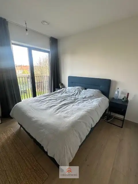 Modern appartement met staanplaats in groene parktuin foto 9