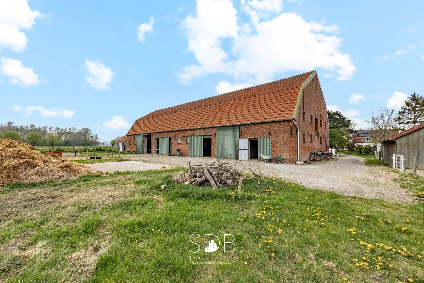 Landelijke woning met authentiek gastenhuis, stalgebouw, graslanden en buitenpiste op 20.285m² foto 28