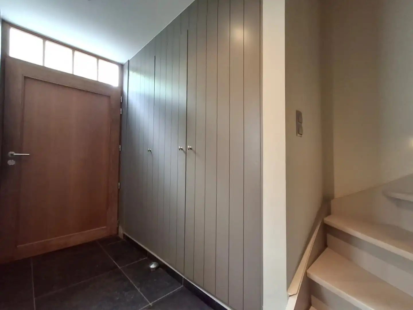 GERENOVEERDE GEZINSWONING MET 3 SLAAPKAMERS EN GARAGE IN HARTJE RUISELEDE foto 2