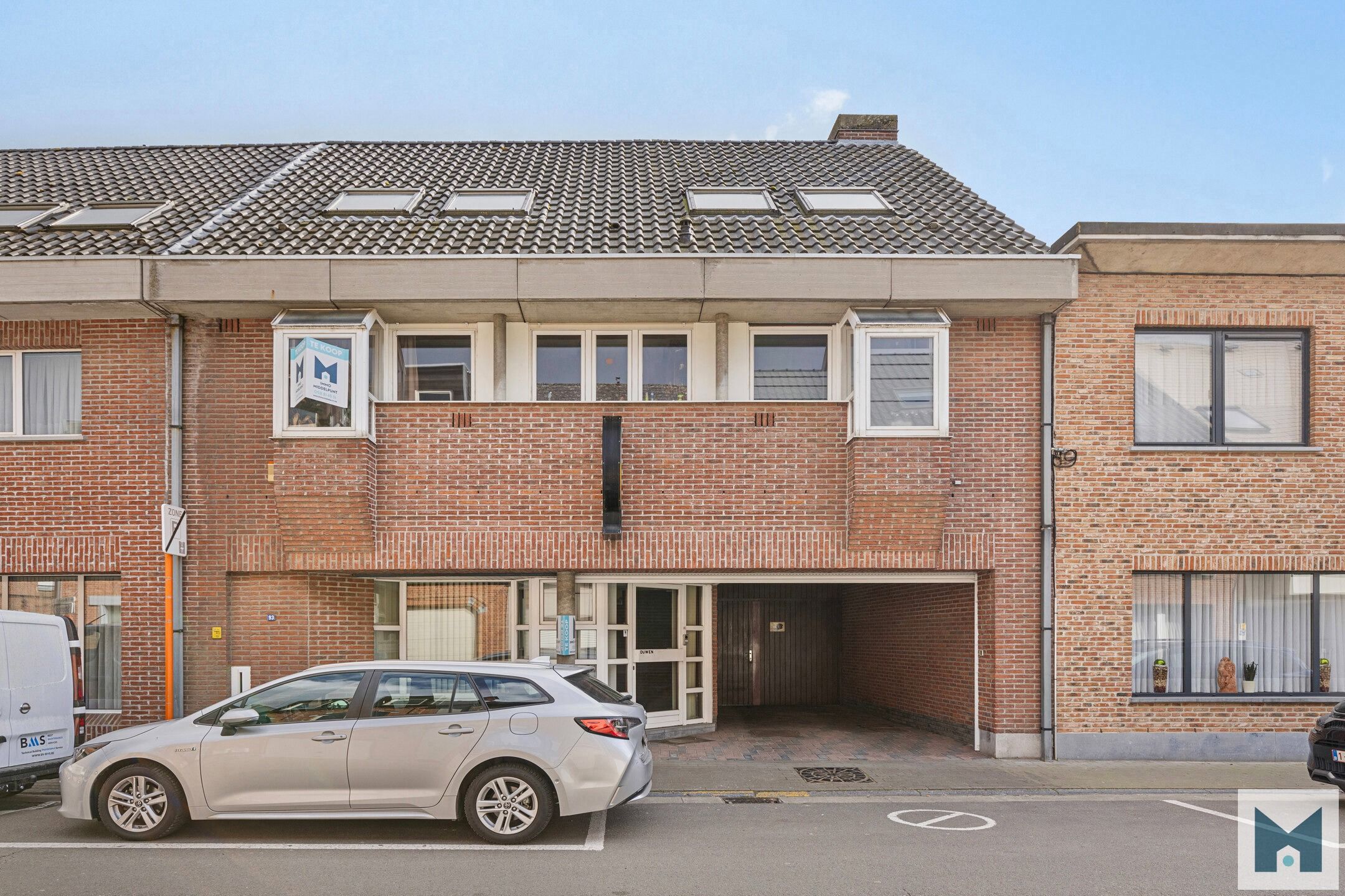 Bel-etage met 5 slaapkamers + handelsruimte en bijbouw! foto {{pictureIndex}}