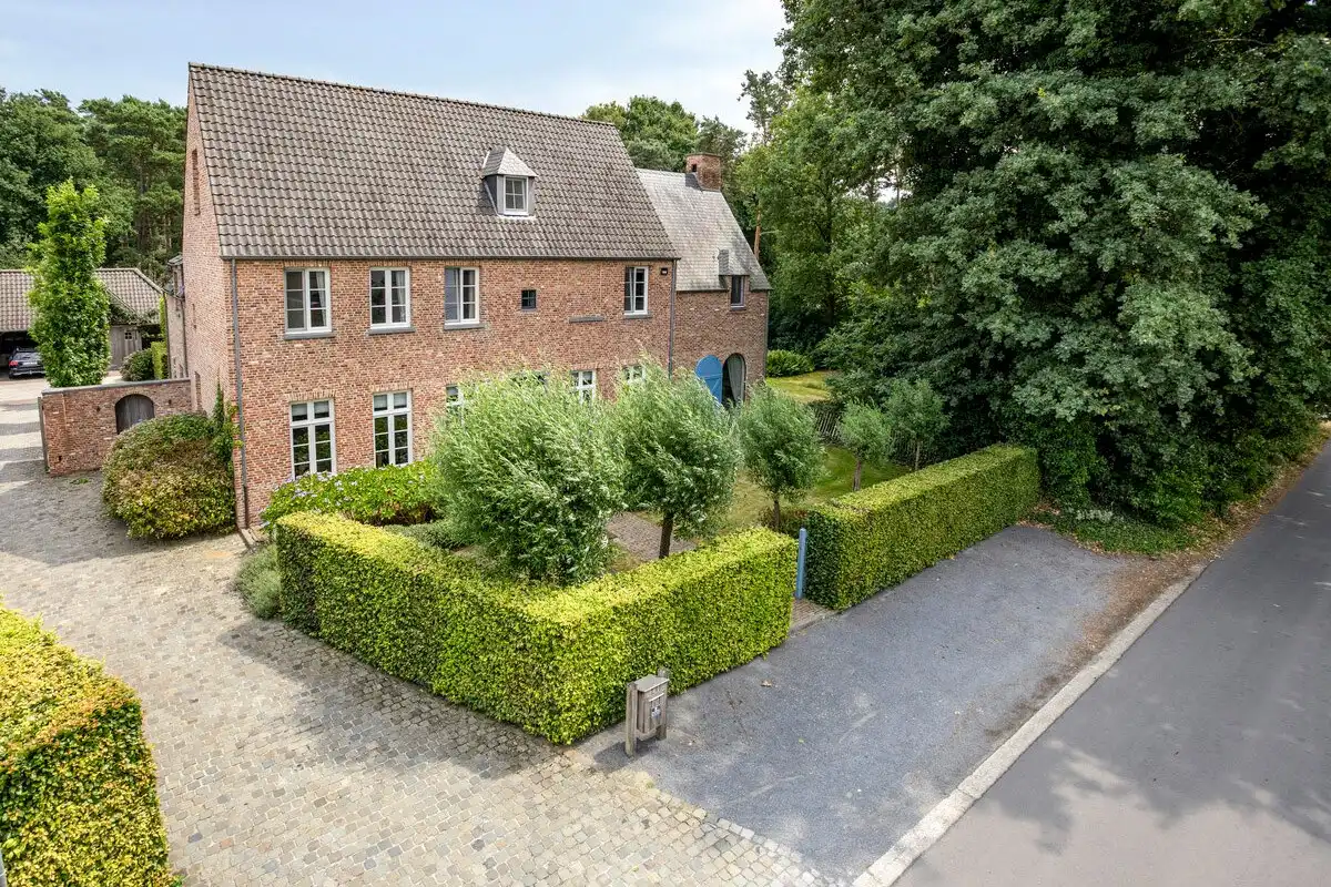 Exclusieve villa met oa 5 slaapkamers en verwarmde zwemvijver  op 2.070 m². foto 40