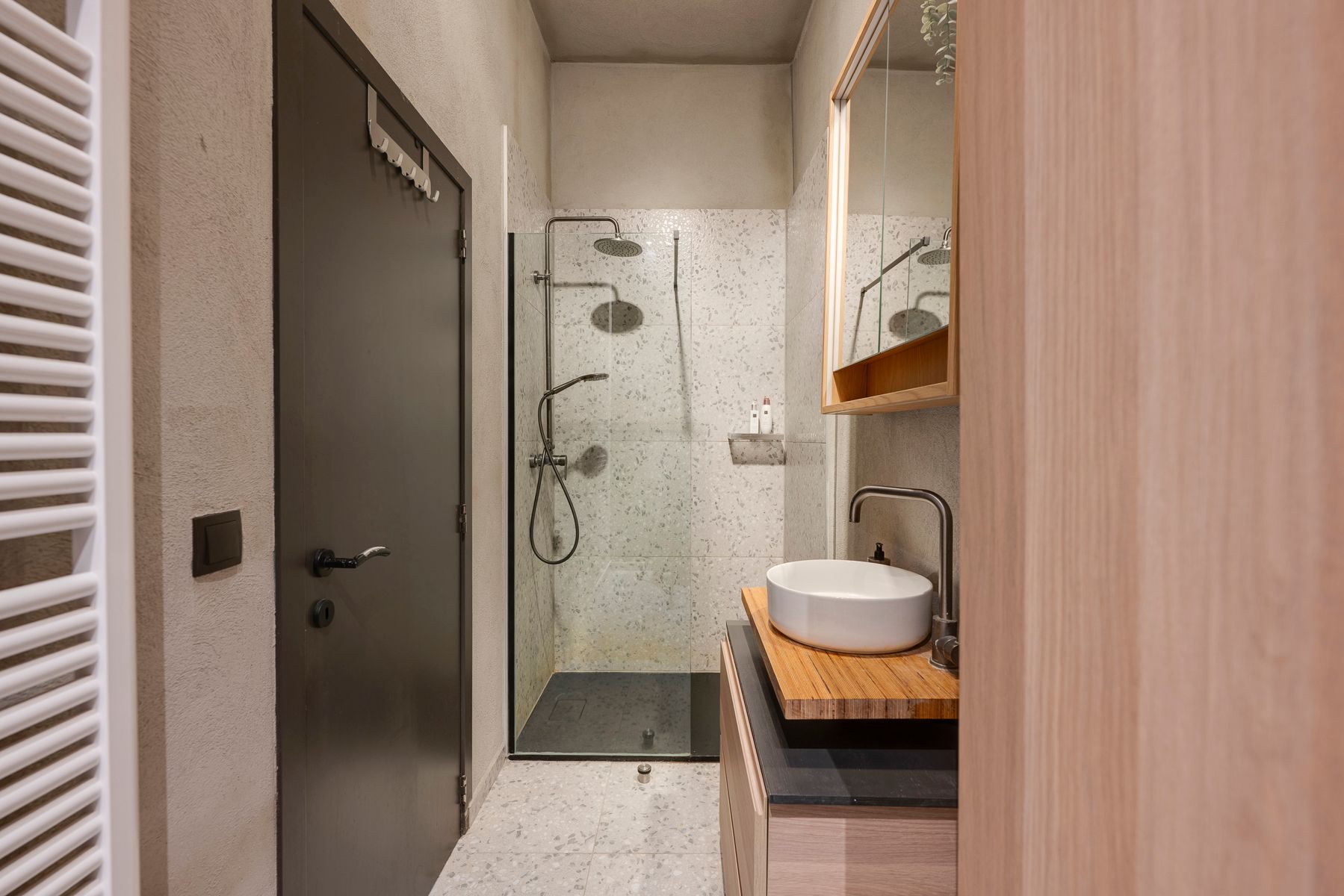 Charmant appartement in bruisende Brederodebuurt foto 5