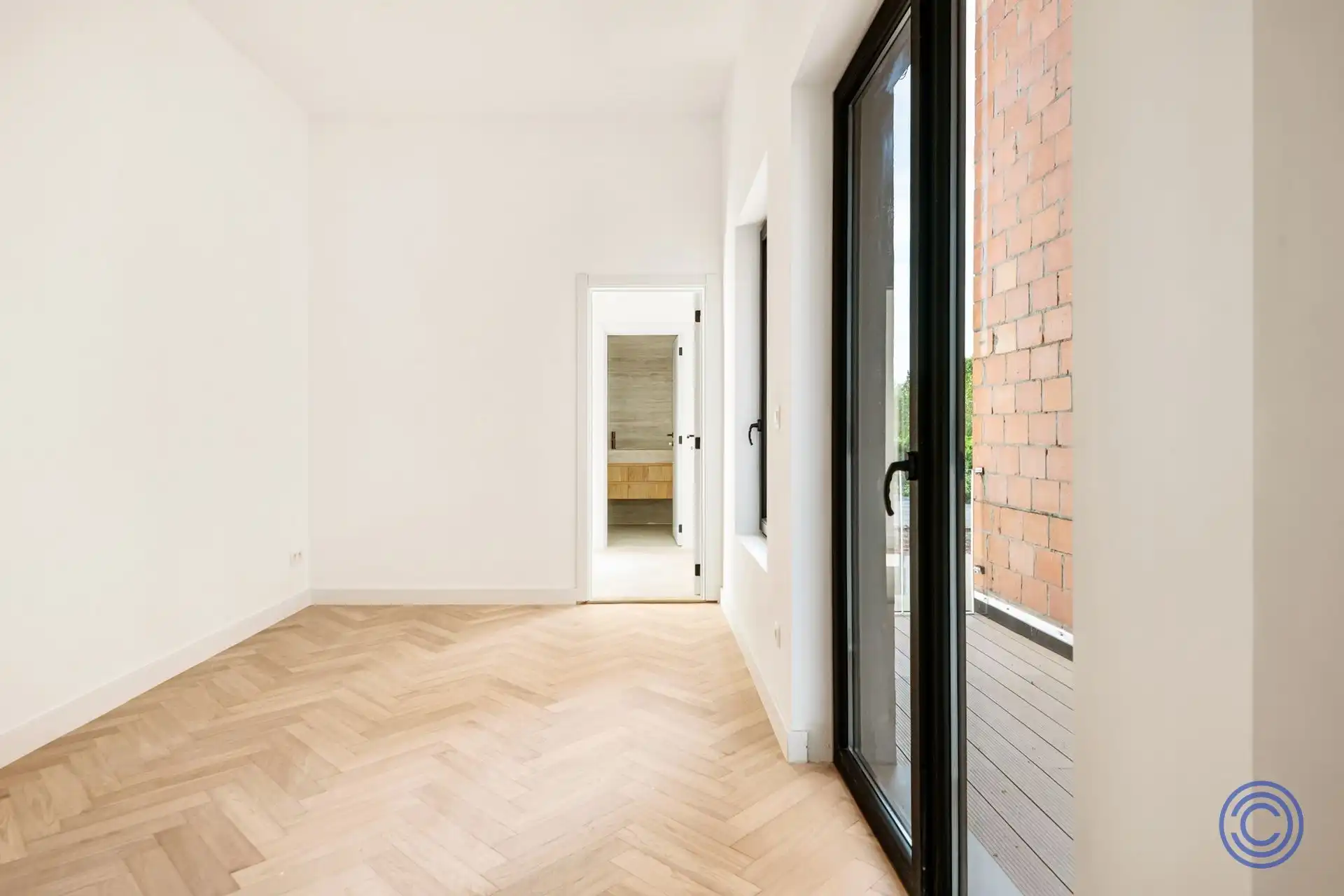 Ruime en volledig gerenoveerde duplex met 3 slaapkamers, bureau en terrassen foto 7