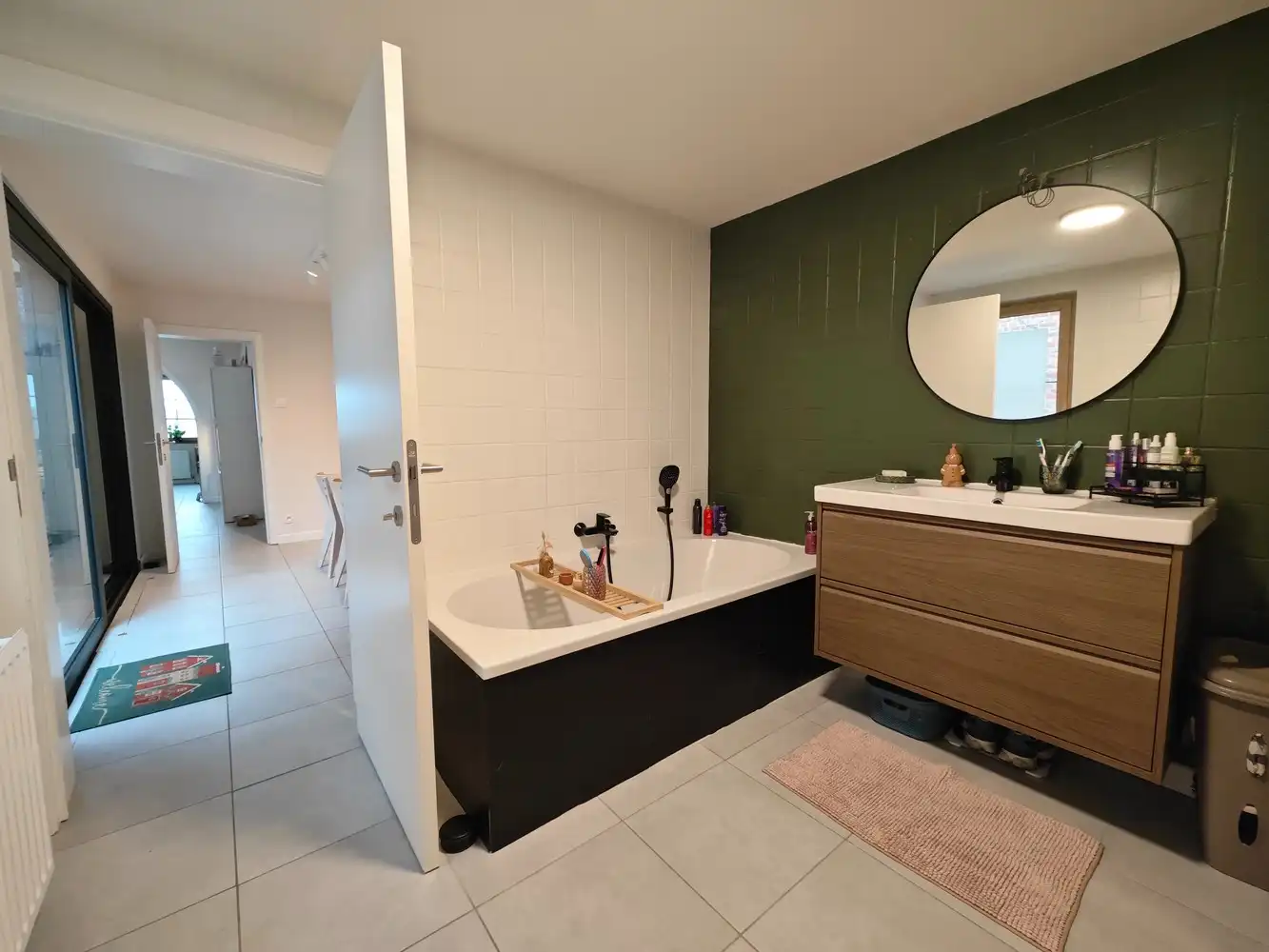 Volledig gerenoveerde stadswoning met 4 slpks, 2 badk. en privéparking. foto 11