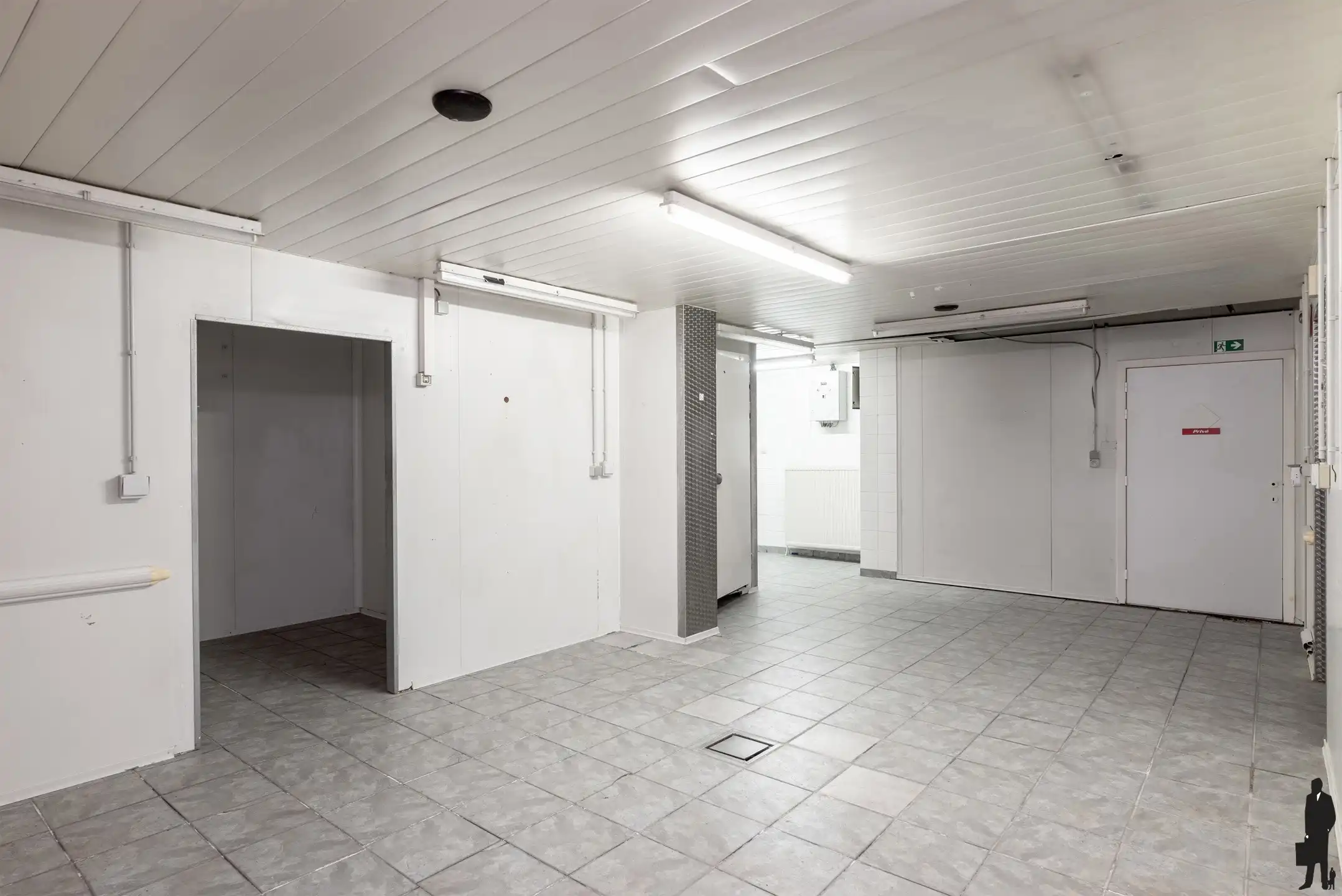 Handelsruimte van ca.163m2 aan doorgaande weg in Arendonk foto 7