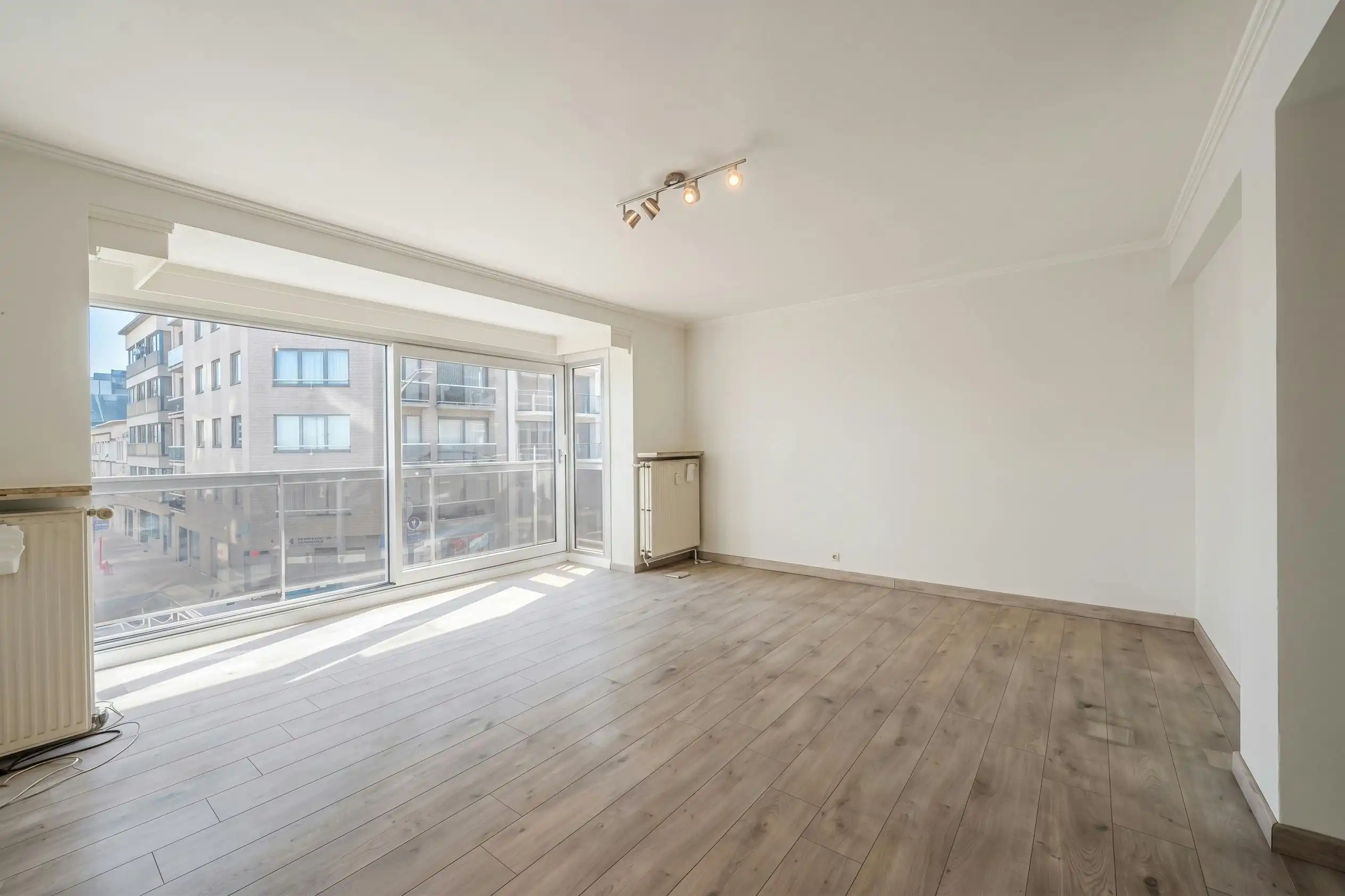 Centraal gelegen 2 slaapkamer appartement vlakbij de Zeedijk foto 4