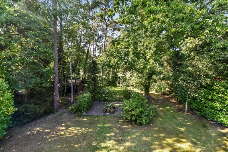 Zeer rustig gelegen villa van 245m² in moderne stijl op 14 are palende aan golfdomein foto 5